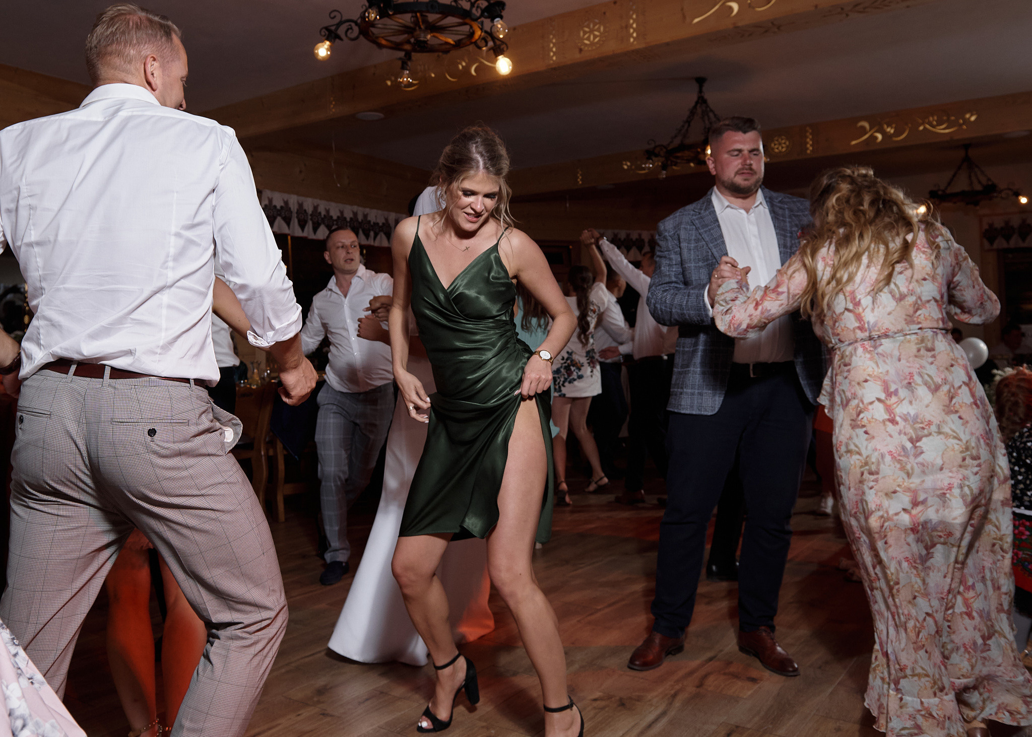 Wedding in mountains. Calgary wedding photo and video. Photographer Andrii Bielikov