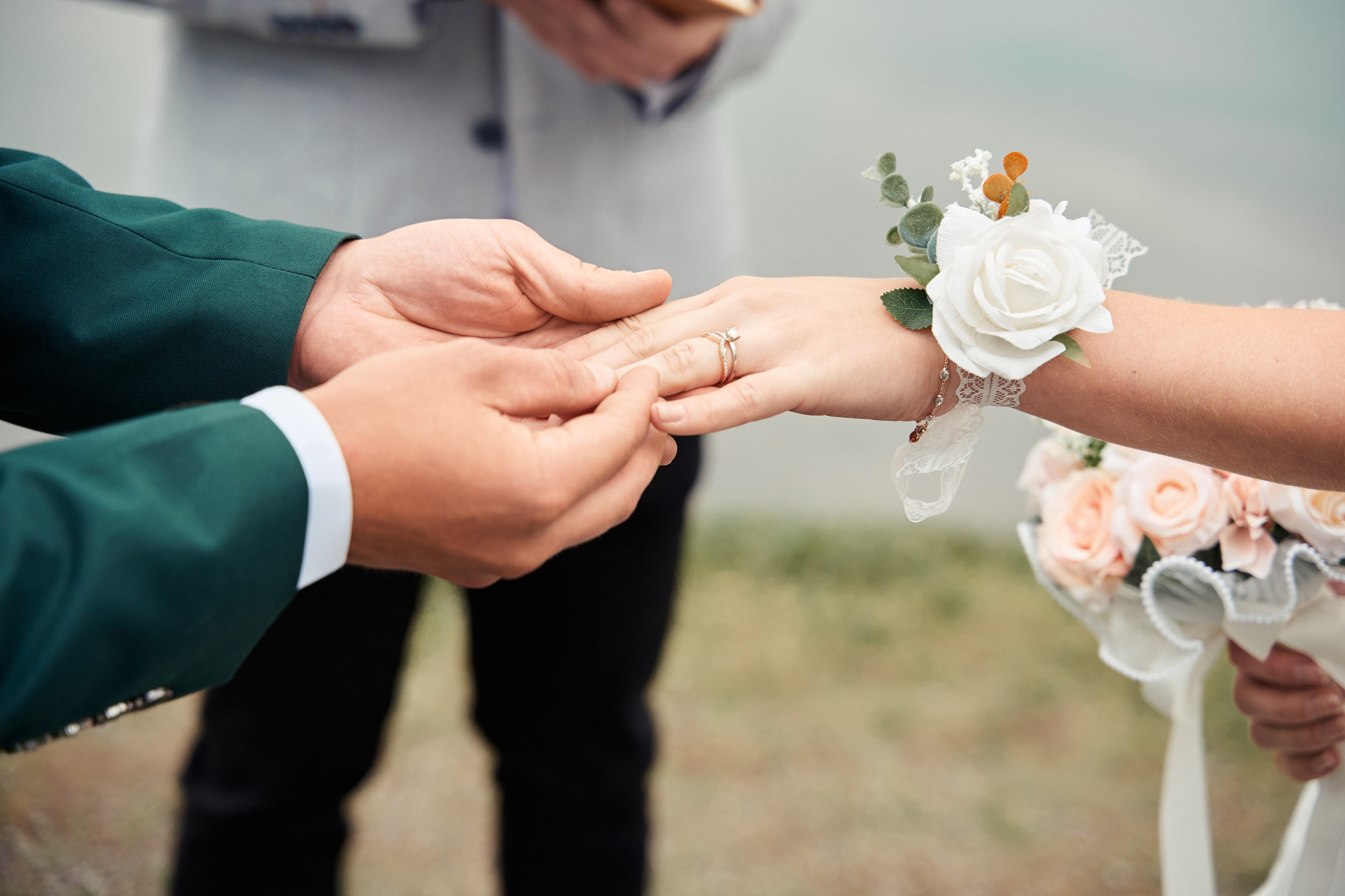 Natalie&Mat. A small, intimate wedding at Forgetmenot Lake, Kananaskis Park. Calgary wedding photo and video. Photographer Andrii Bielikov
