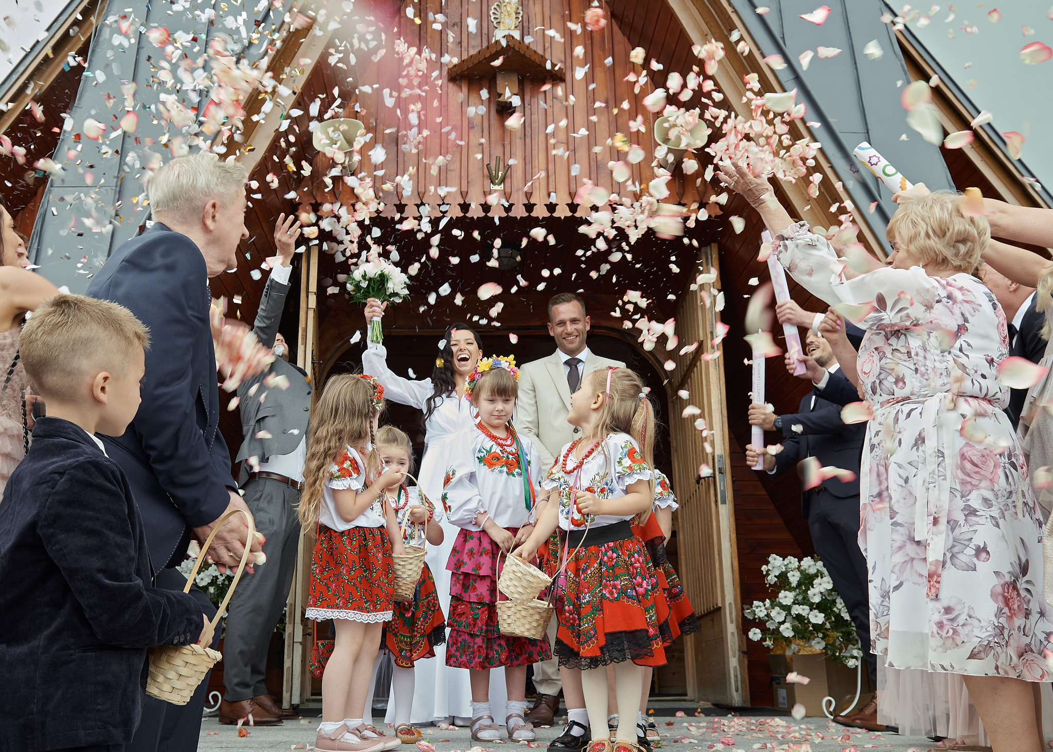 Wedding in mountains. Calgary wedding photo and video. Photographer Andrii Bielikov