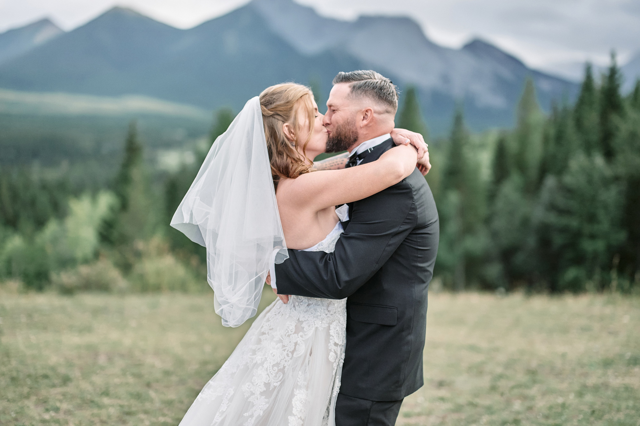 Benjamin&Courtney. Wedding in Kananaskis Park. Calgary wedding photo and video. Photographer Andrii Bielikov