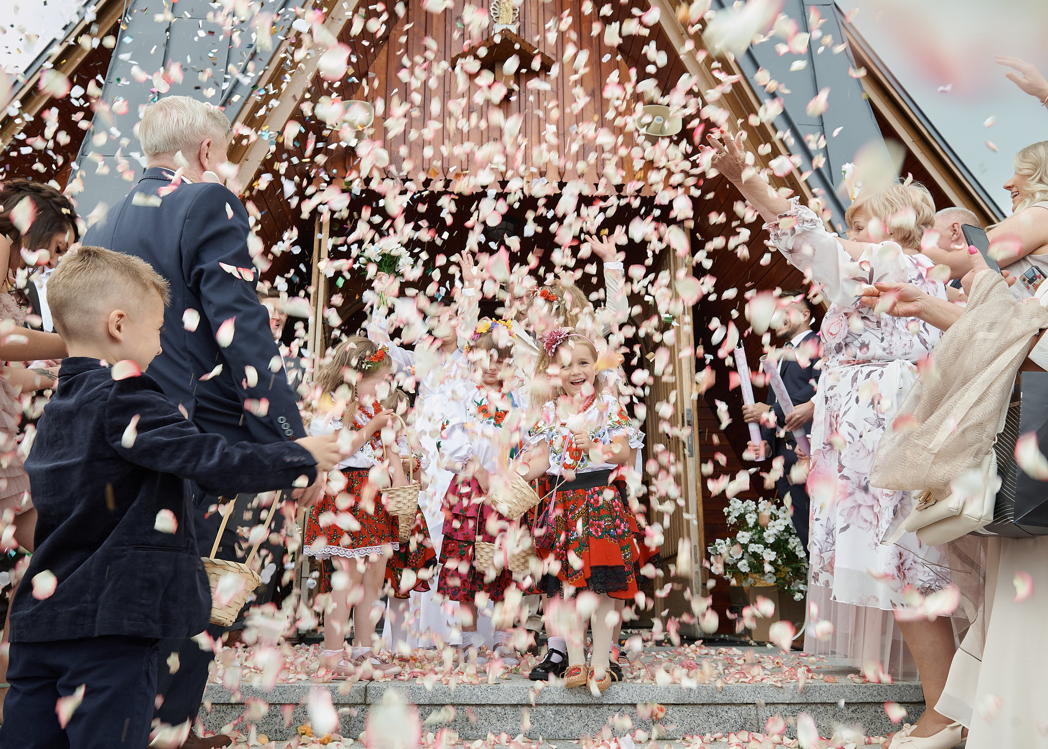 Wedding in mountains. Calgary wedding photo and video. Photographer Andrii Bielikov