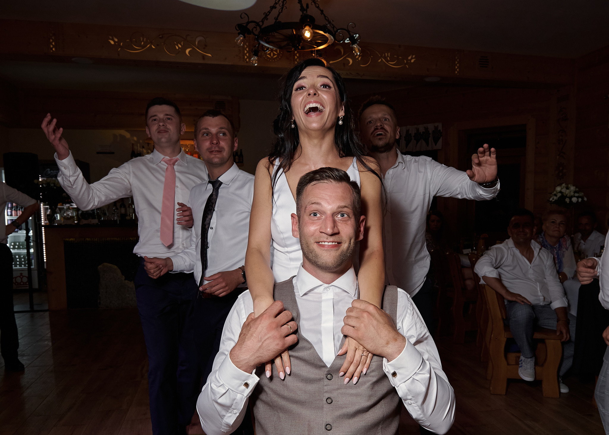 Wedding in mountains. Calgary wedding photo and video. Photographer Andrii Bielikov