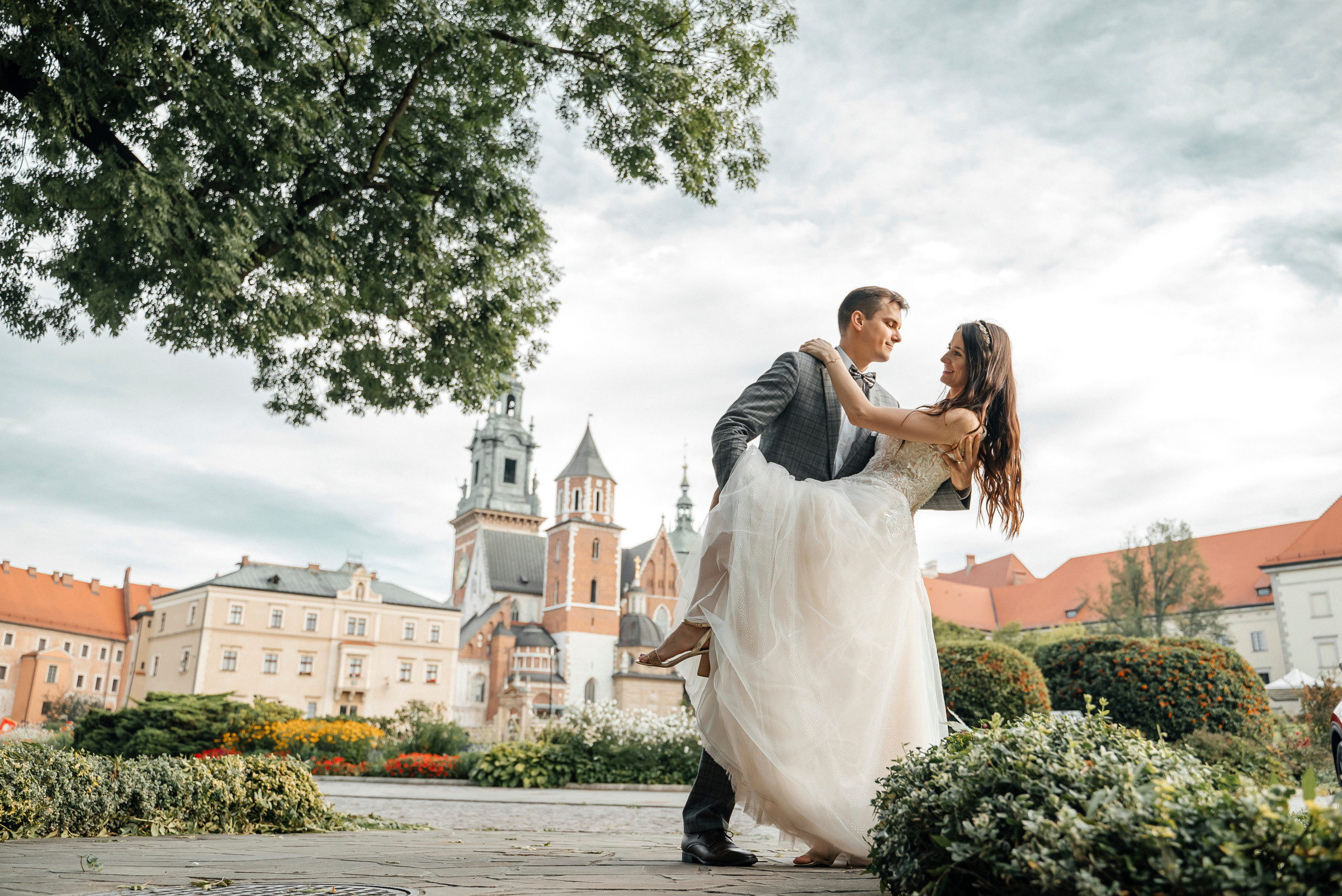 After wedding. Calgary wedding photo and video. Photographer Andrii Bielikov