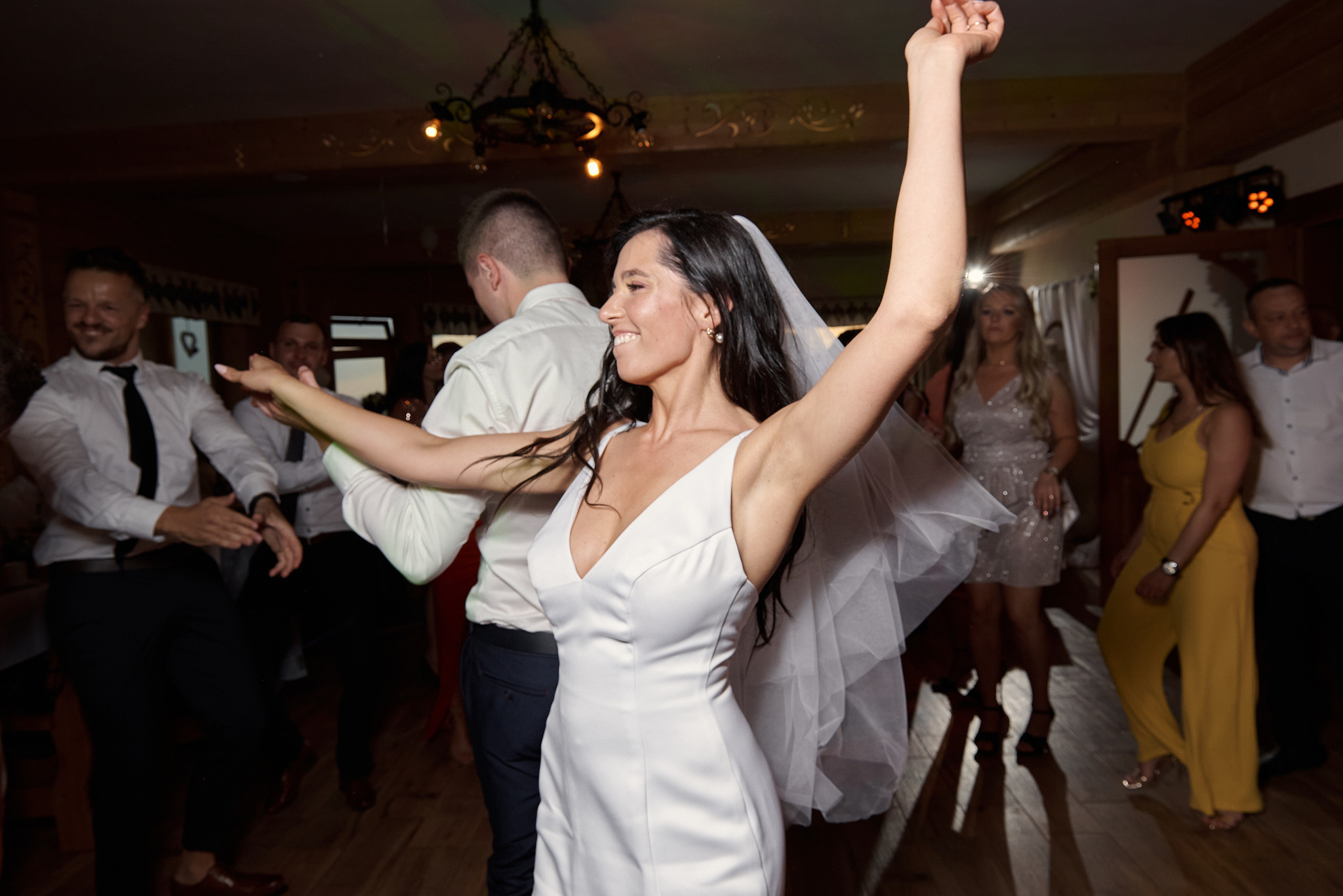 Wedding in mountains. Calgary wedding photo and video. Photographer Andrii Bielikov