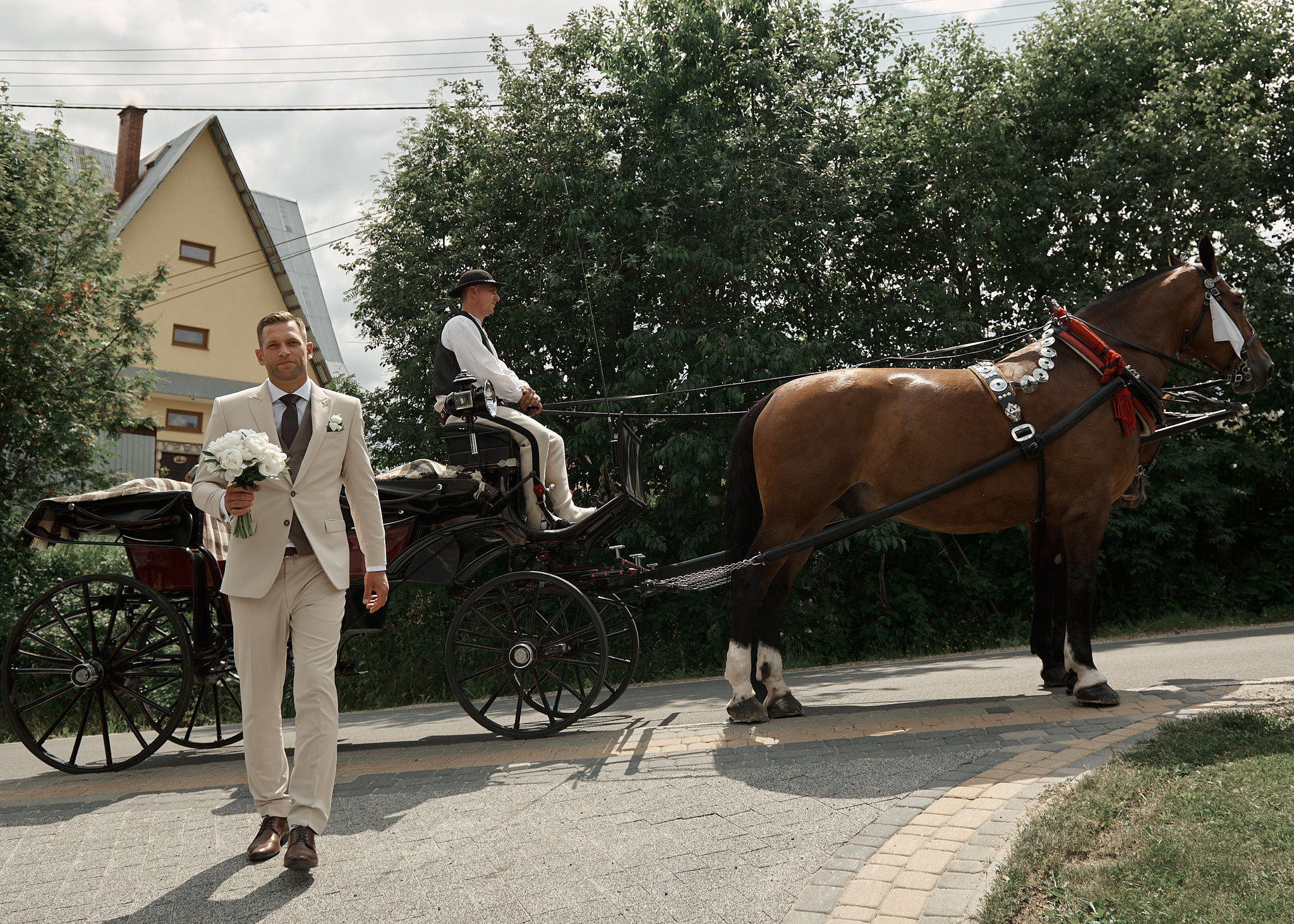 Wedding in mountains. Calgary wedding photo and video. Photographer Andrii Bielikov
