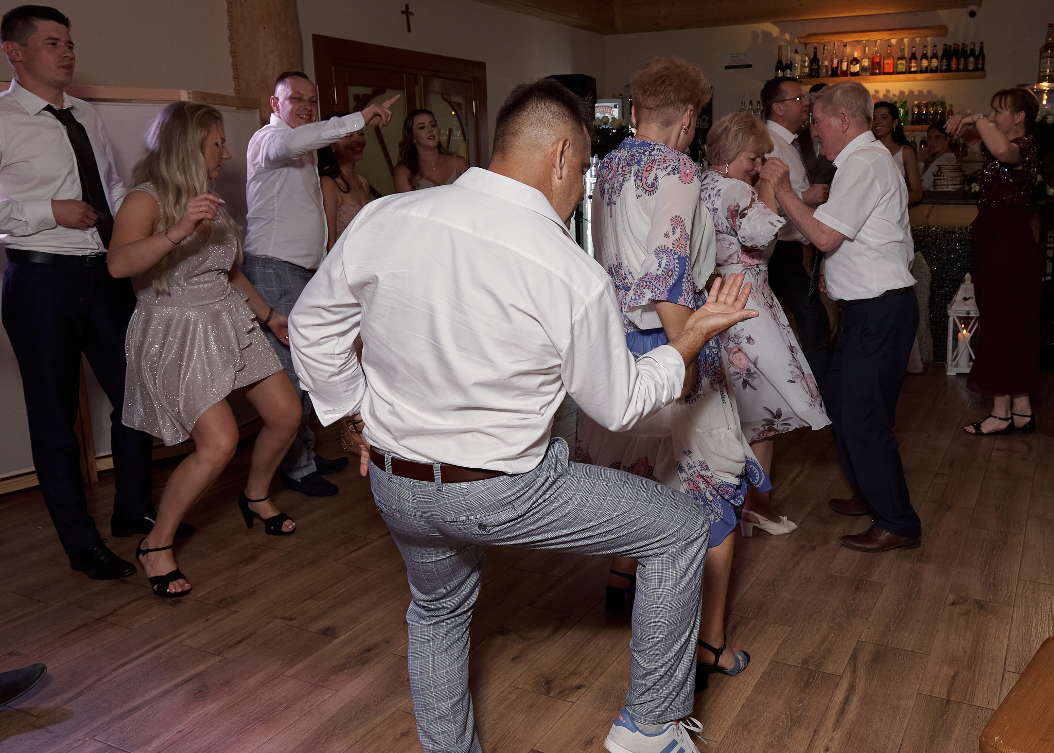 Wedding in mountains. Calgary wedding photo and video. Photographer Andrii Bielikov