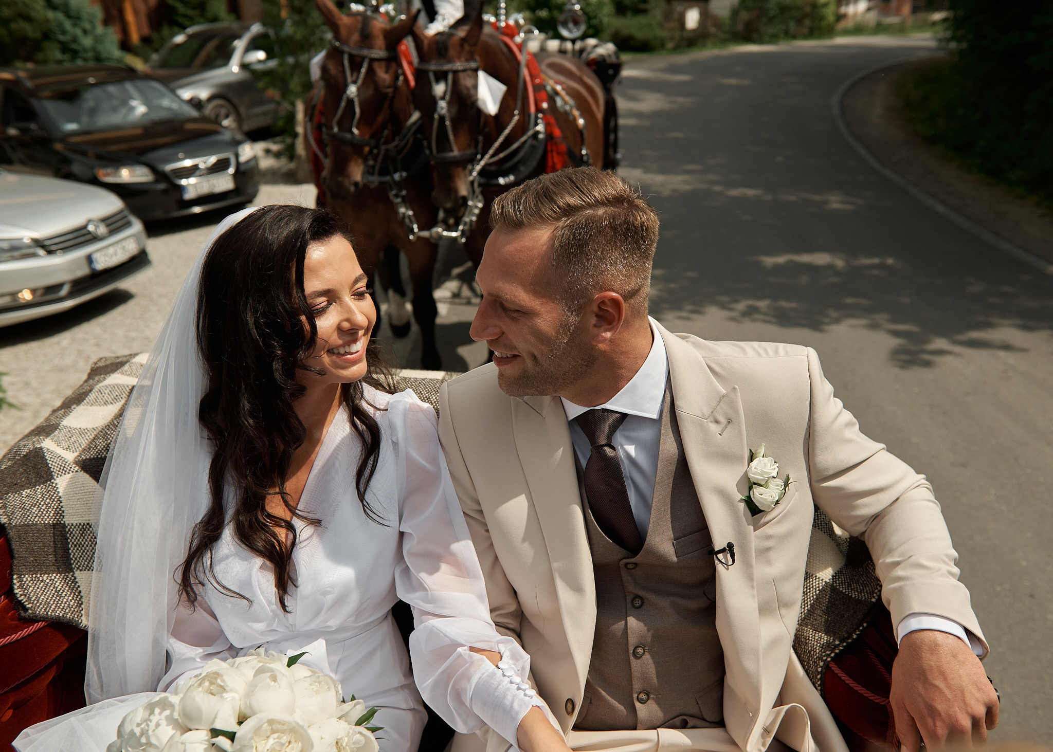 Wedding in mountains. Calgary wedding photo and video. Photographer Andrii Bielikov