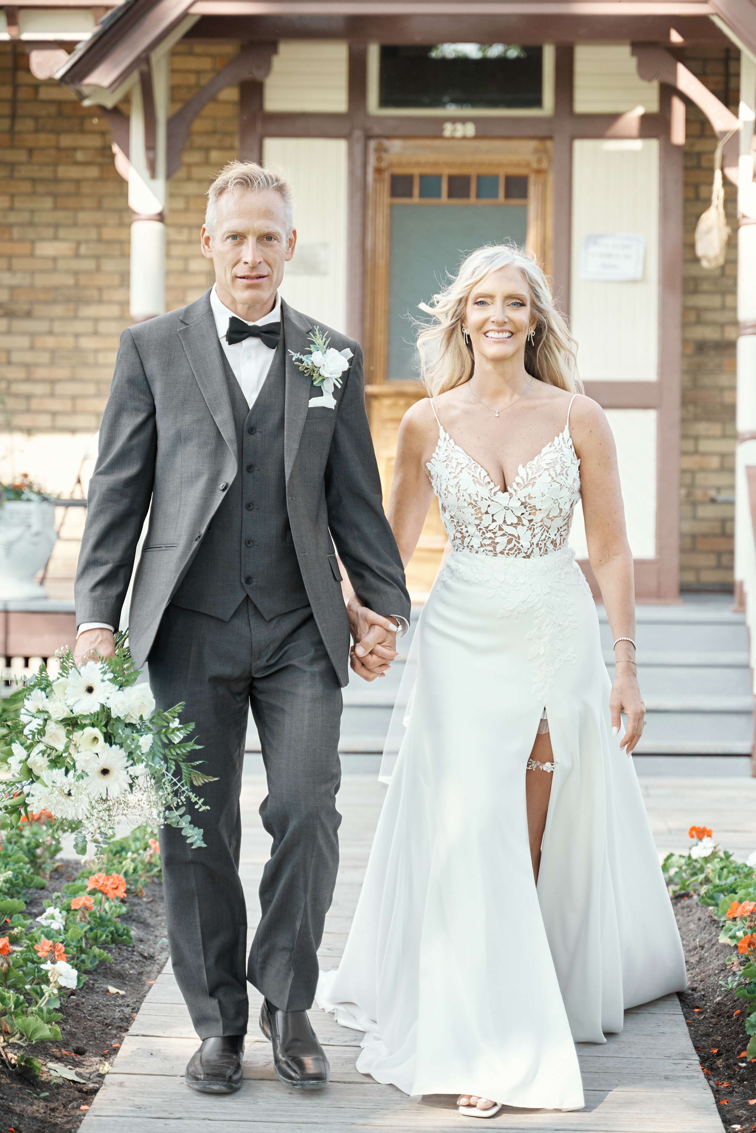 Wedding in Calgary Heritage park. Calgary wedding photo and video. Photographer Andrii Bielikov