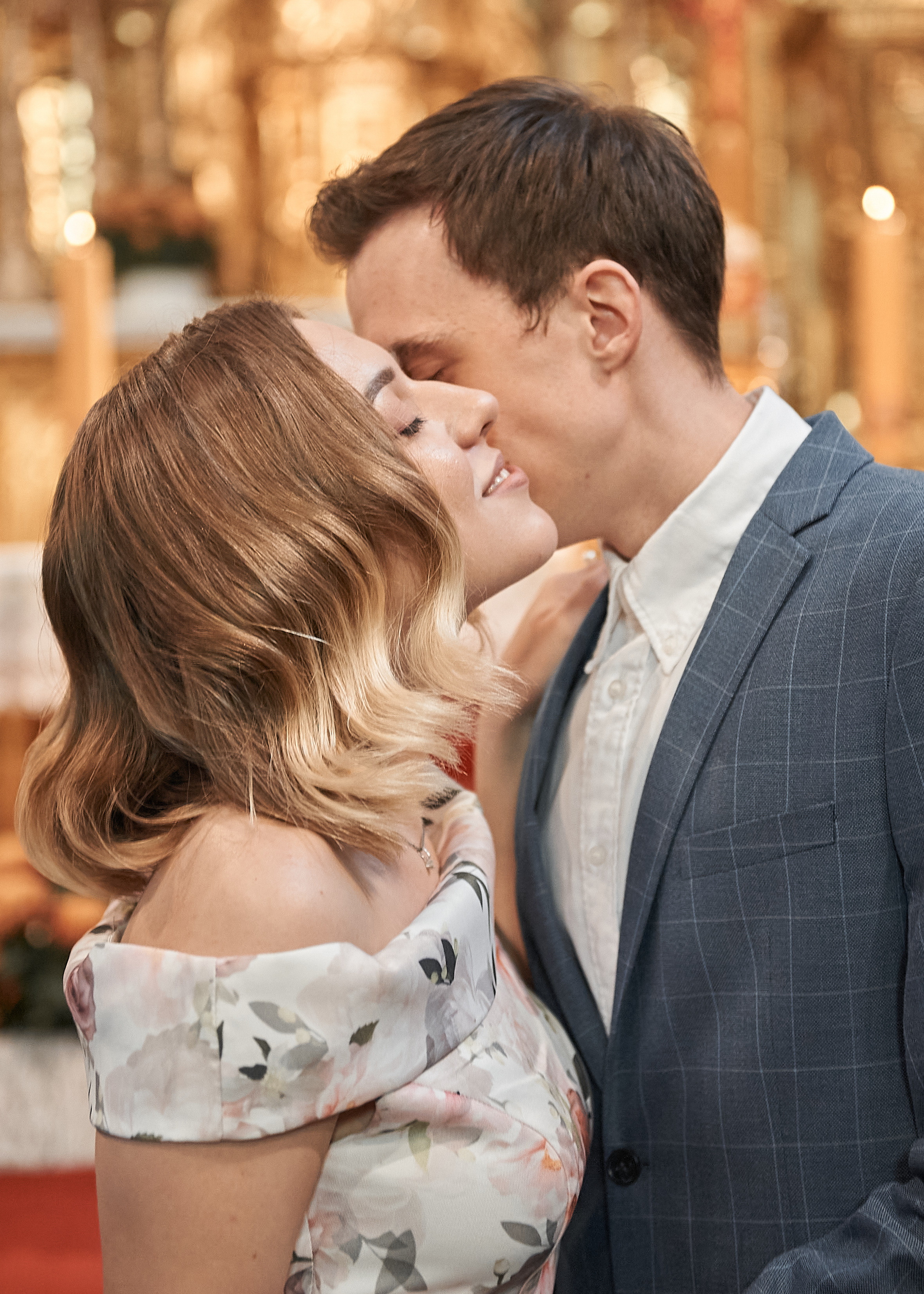 Wedding in the church. Calgary wedding photo and video. Photographer Andrii Bielikov