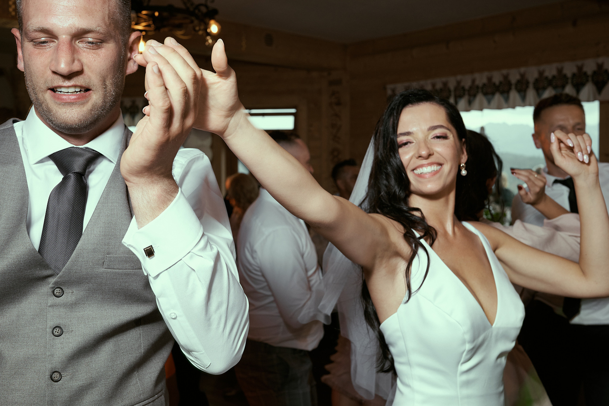 Wedding in mountains. Calgary wedding photo and video. Photographer Andrii Bielikov