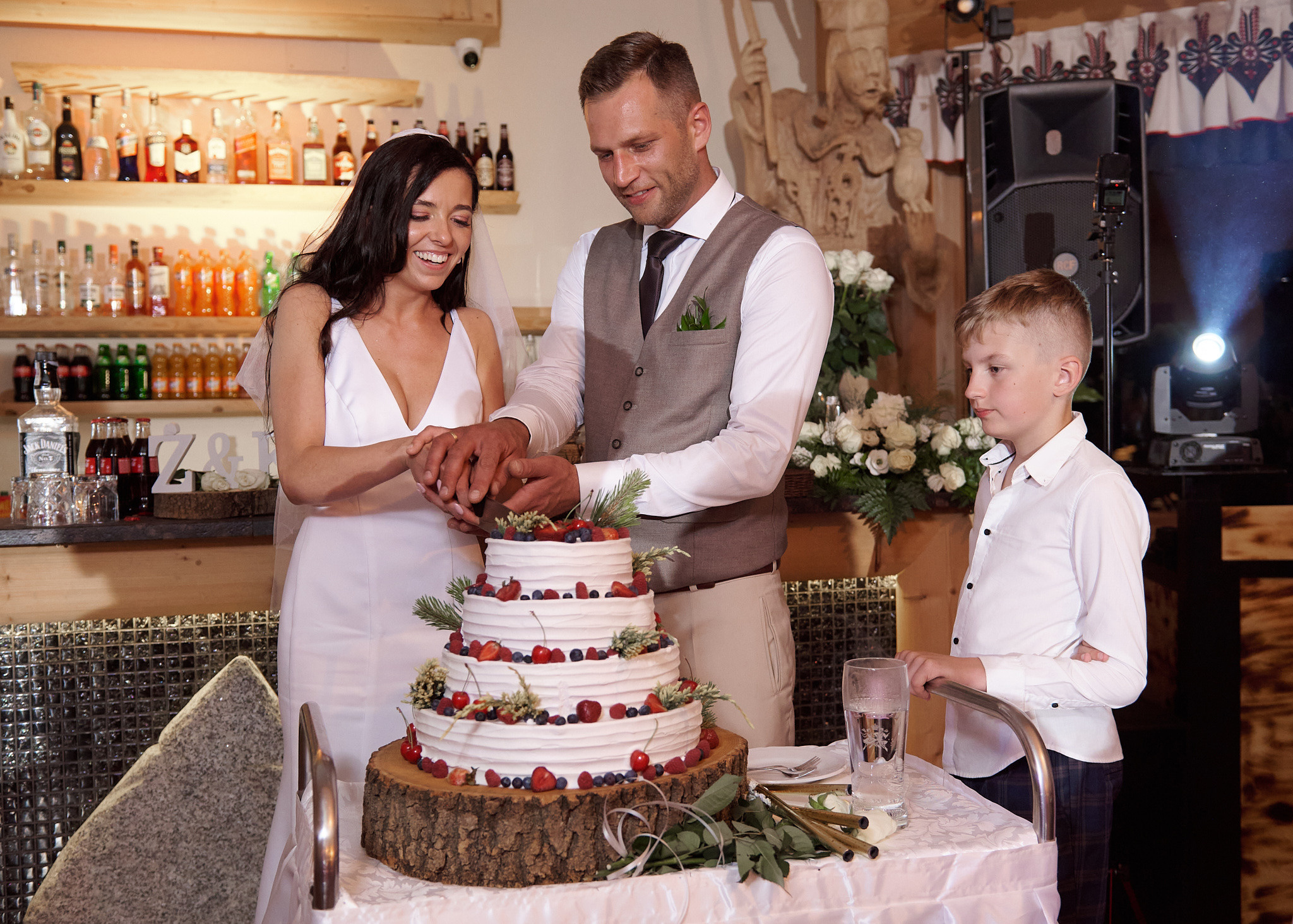 Wedding in mountains. Calgary wedding photo and video. Photographer Andrii Bielikov