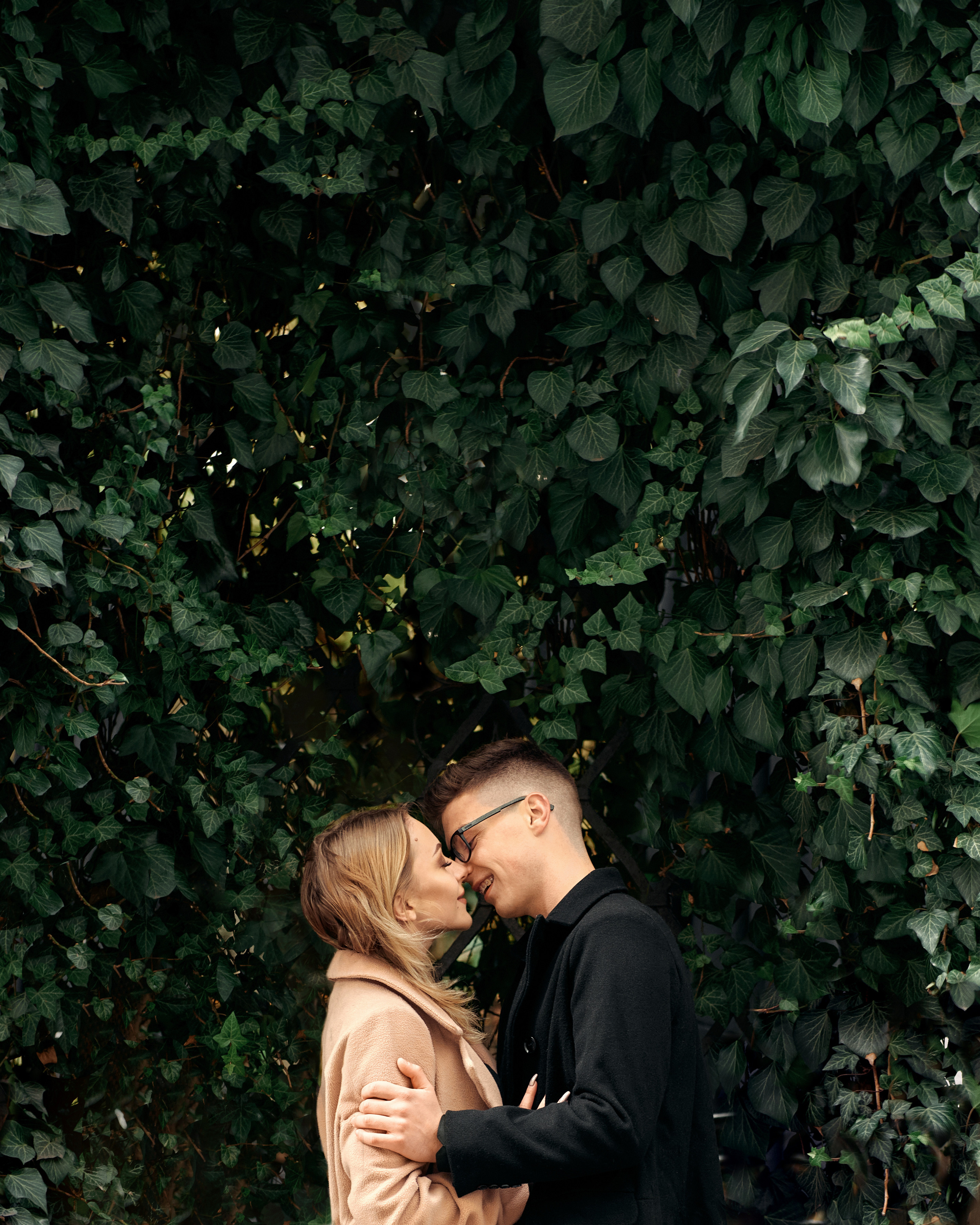 Fall romantic love story. Calgary wedding photo and video. Photographer Andrii Bielikov