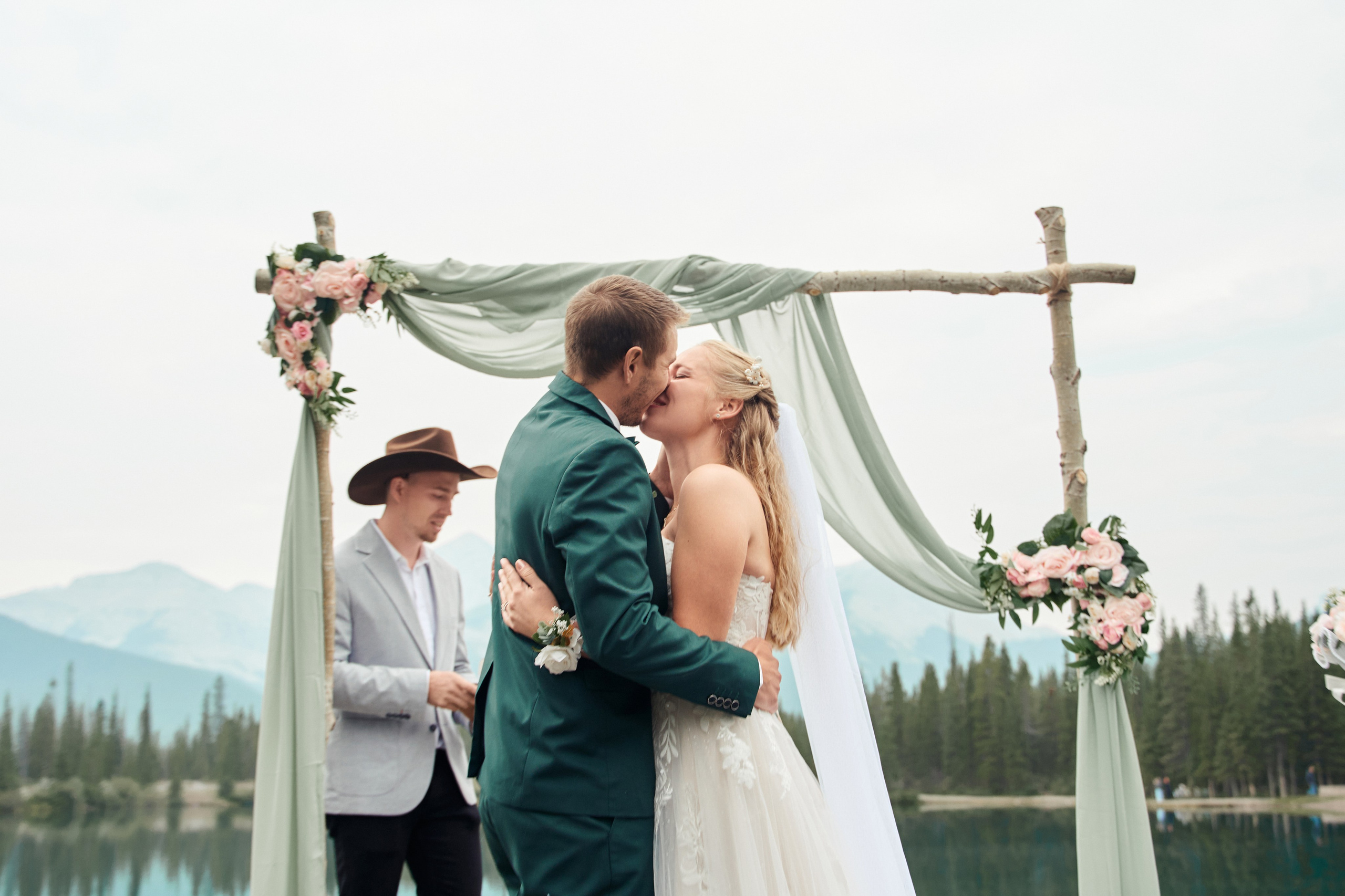 Natalie&Mat. A small, intimate wedding at Forgetmenot Lake, Kananaskis Park. Calgary wedding photo and video. Photographer Andrii Bielikov