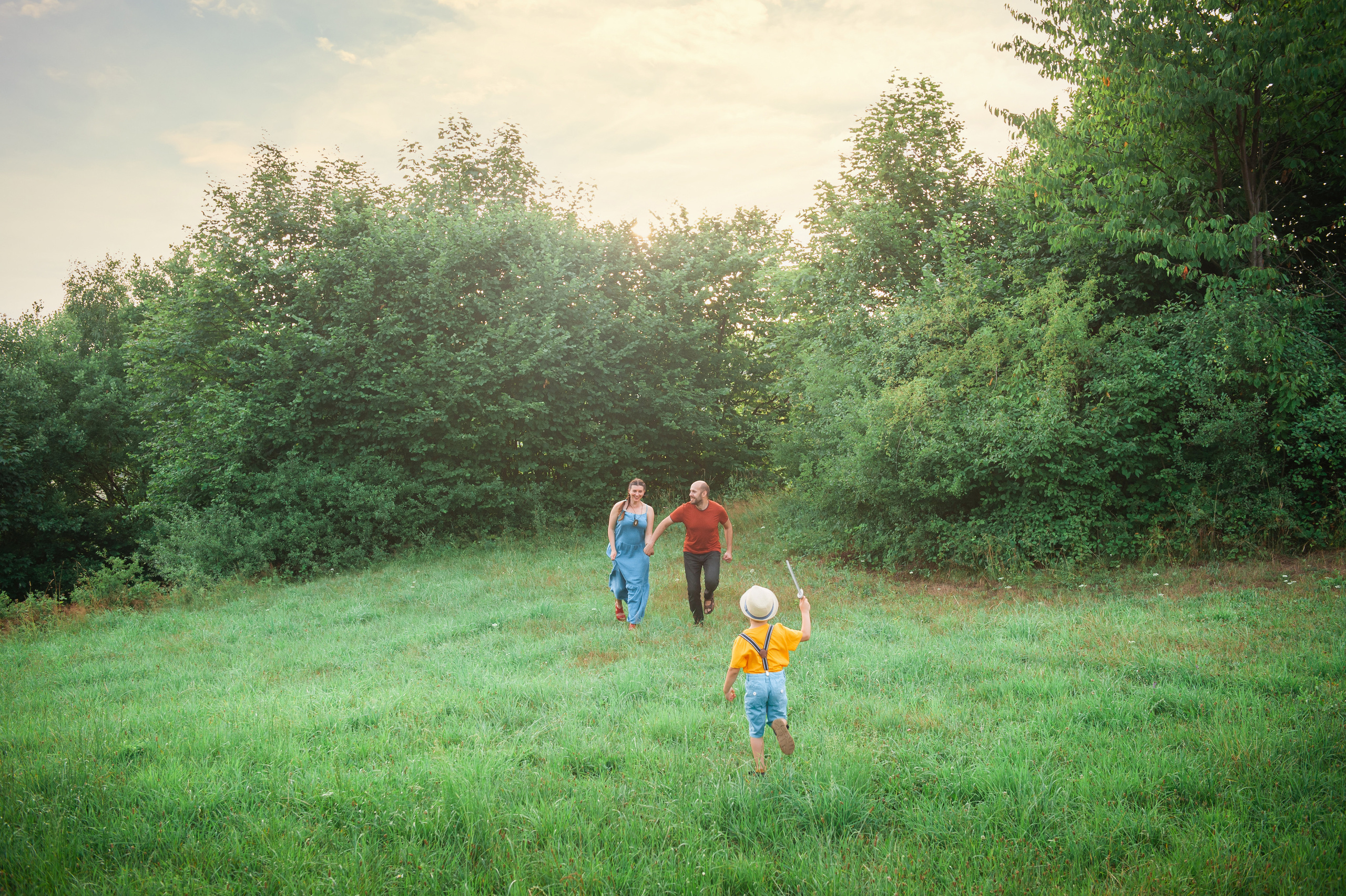 Family photo shoot. Calgary wedding photo and video. Photographer Andrii Bielikov