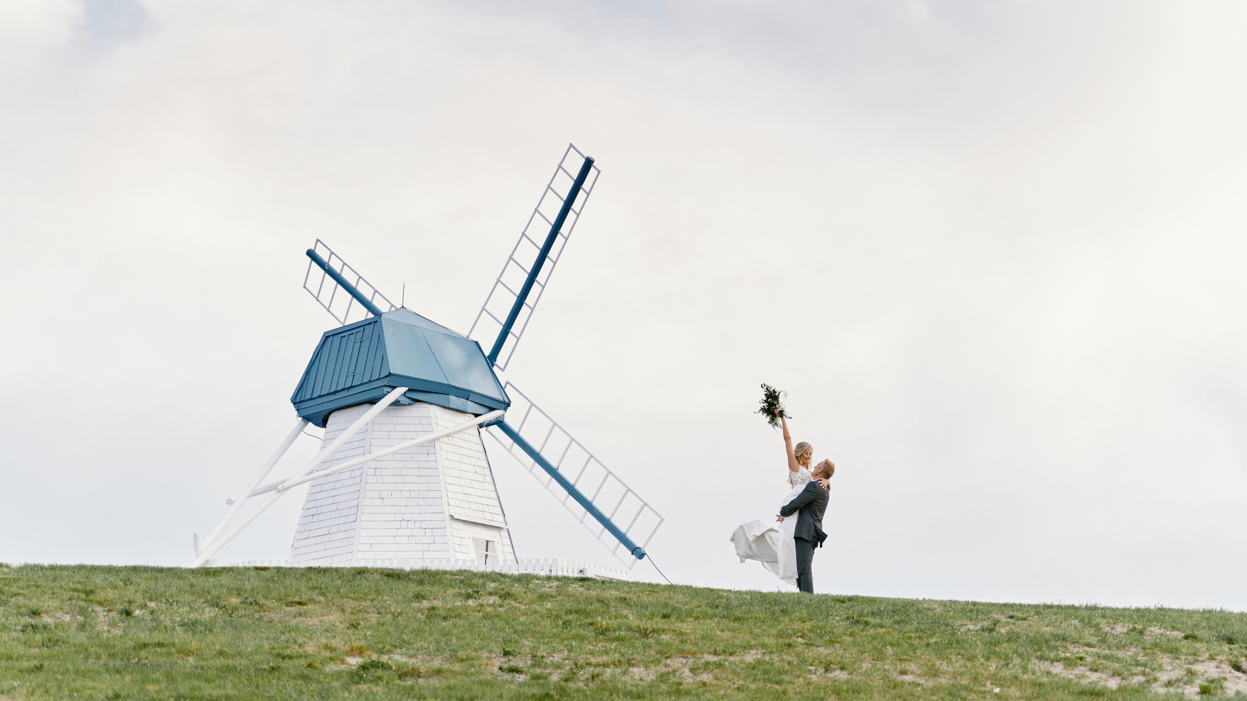 Wedding in Calgary Heritage park. Calgary wedding photo and video. Photographer Andrii Bielikov