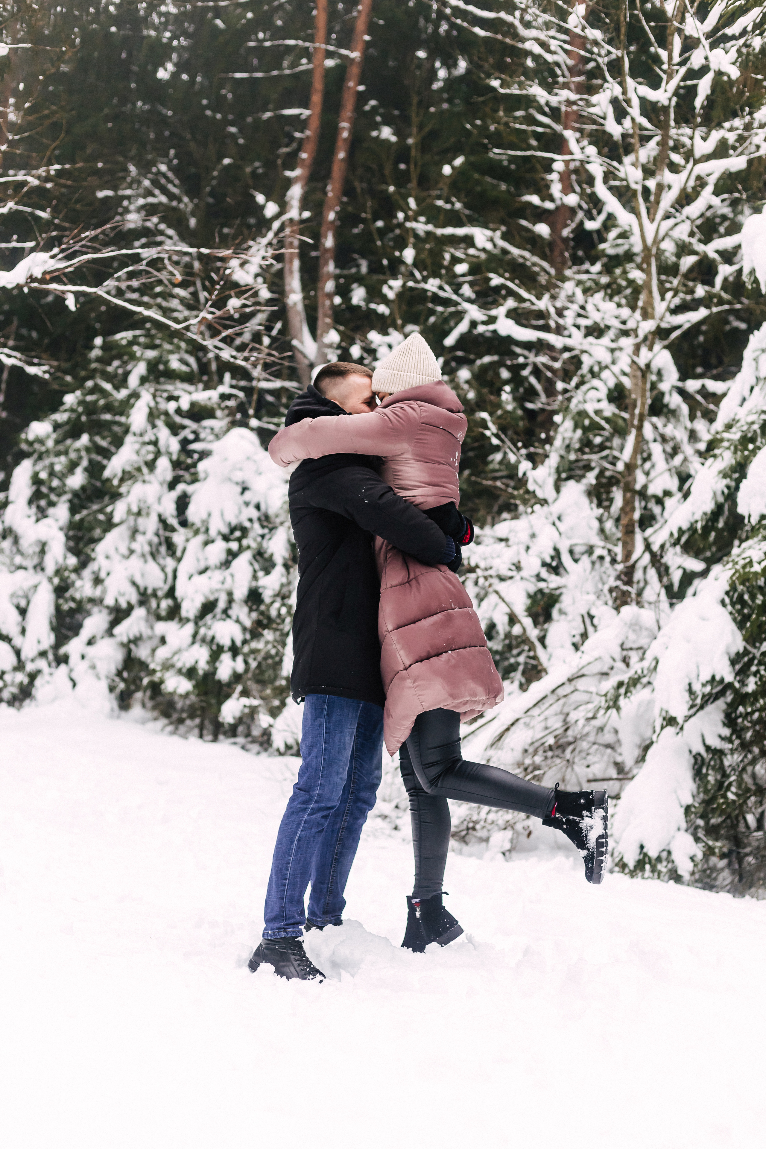 The forest story of Veronica and Sasha. Wedding and family photographer