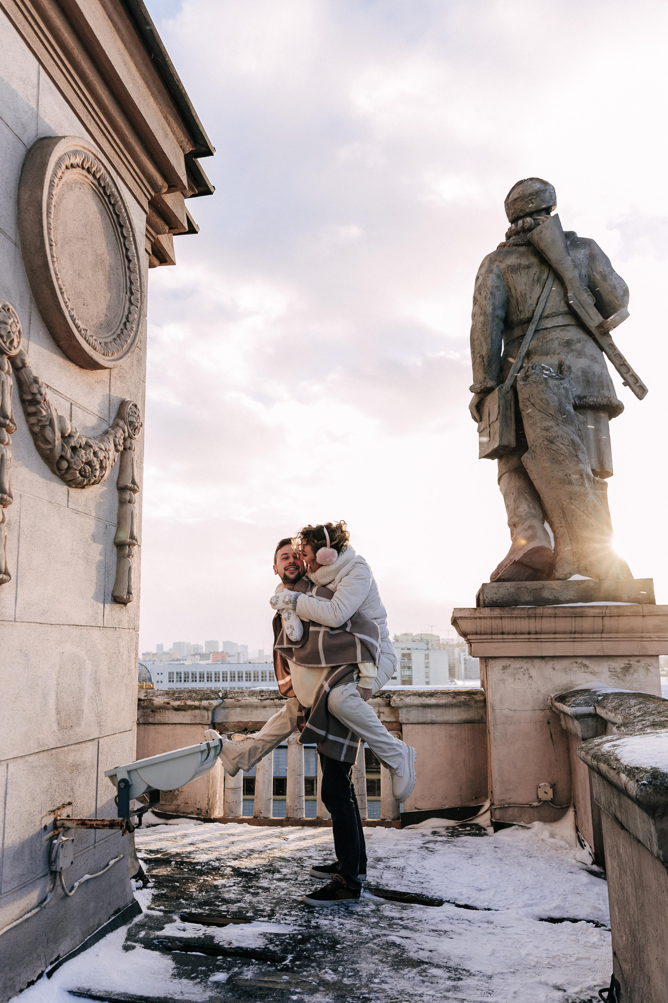 A winter fairy tale in the city center. Wedding and family photographer