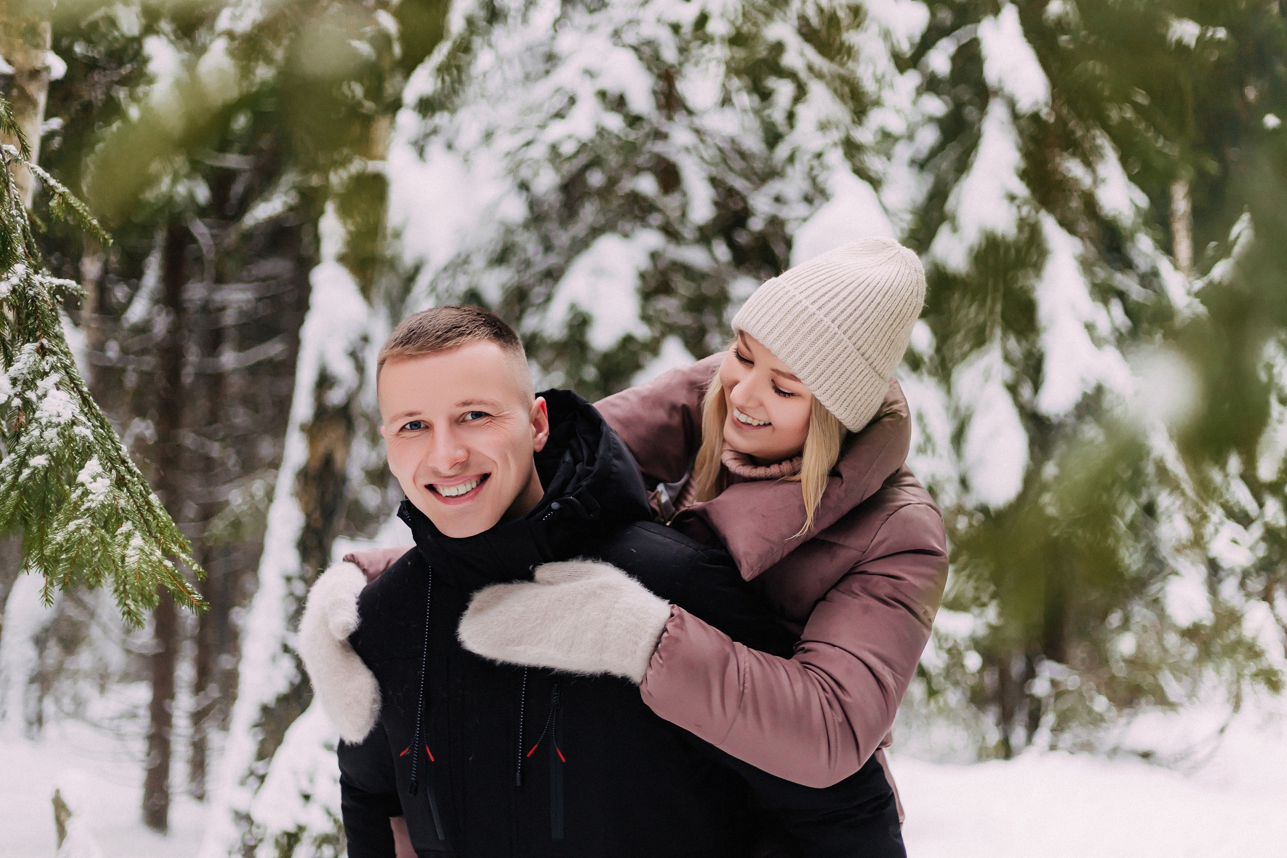 The forest story of Veronica and Sasha. Wedding and family photographer