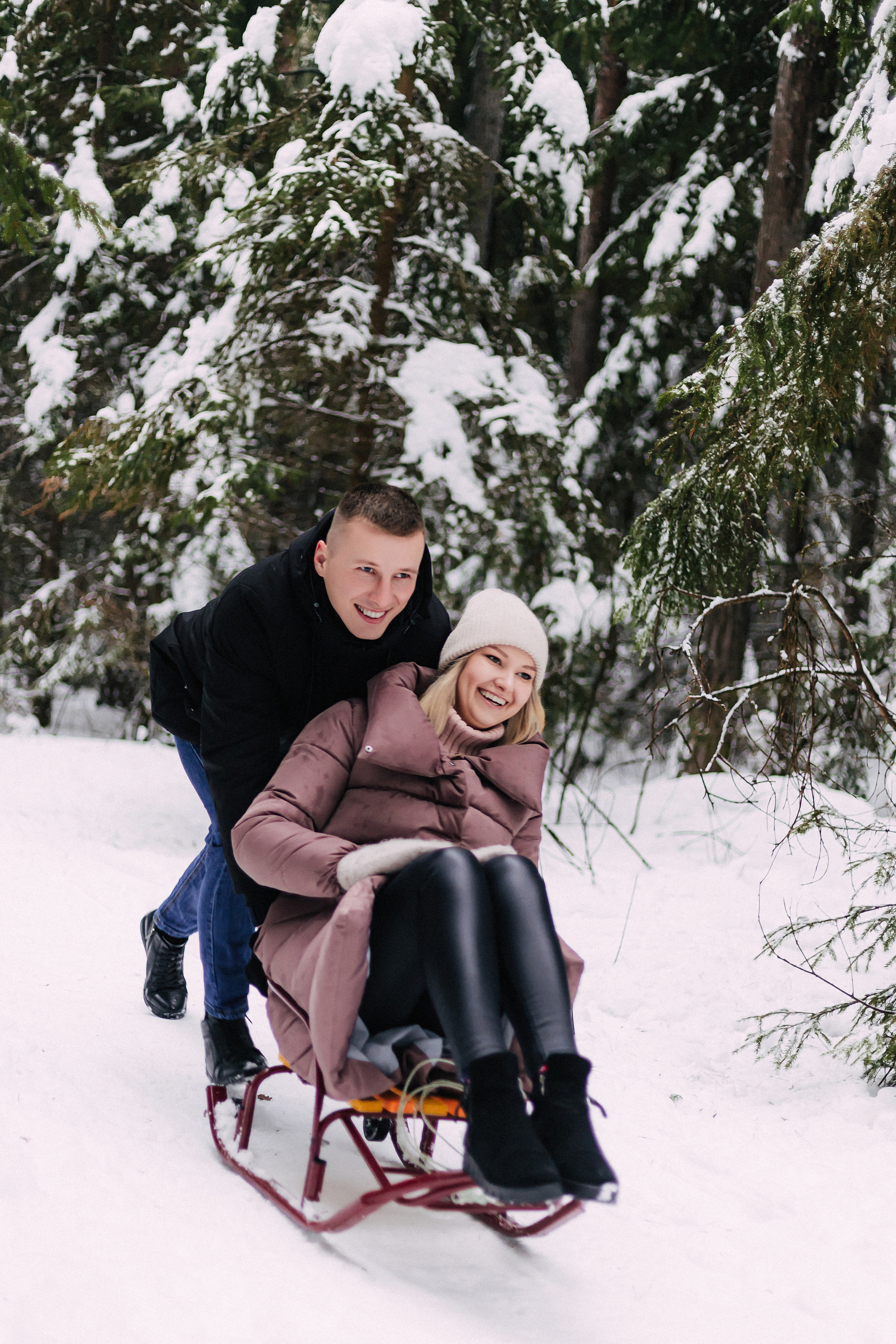 The forest story of Veronica and Sasha. Wedding and family photographer