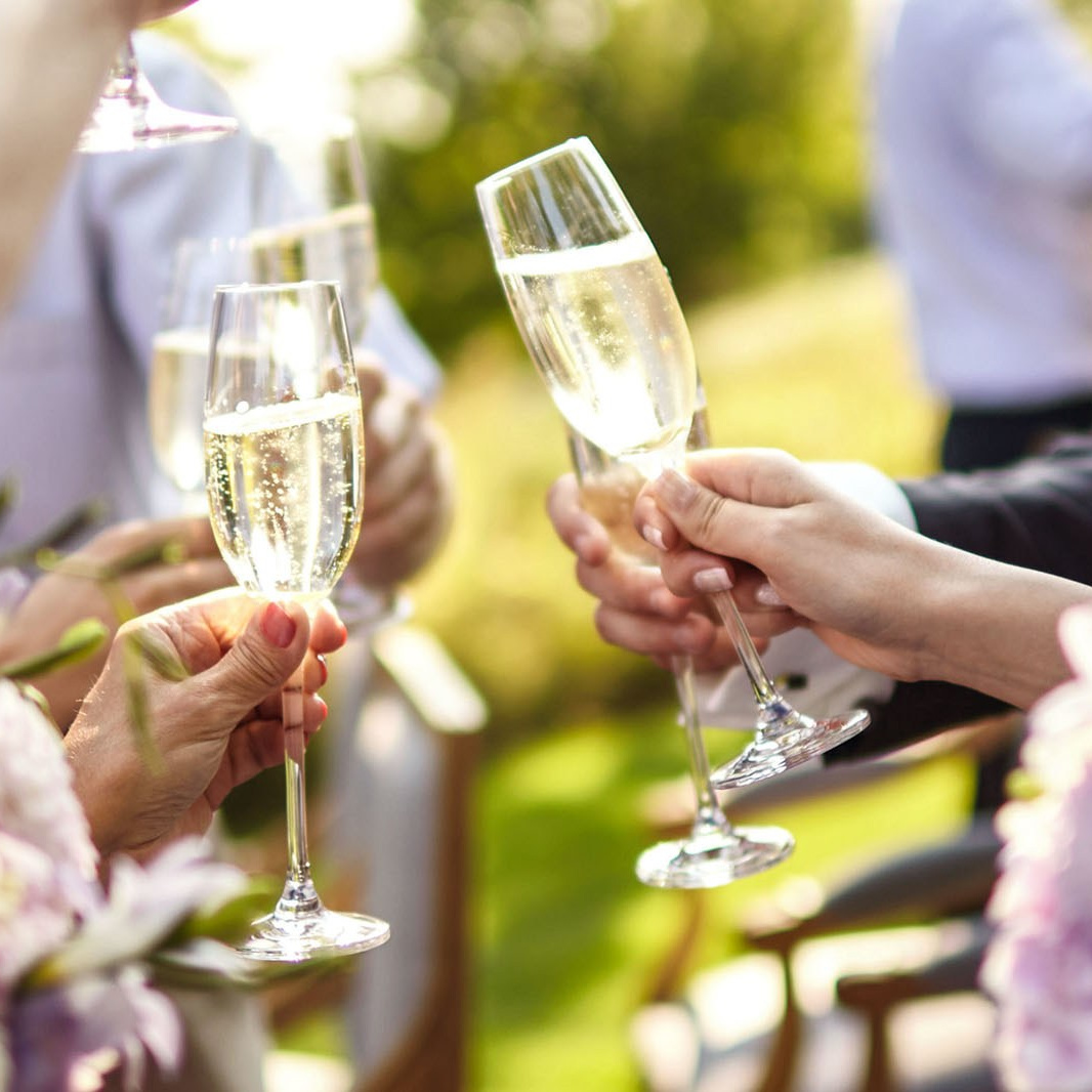 About. Northeast Ohio (Cleveland, Youngstown, Akron) Wedding Photography