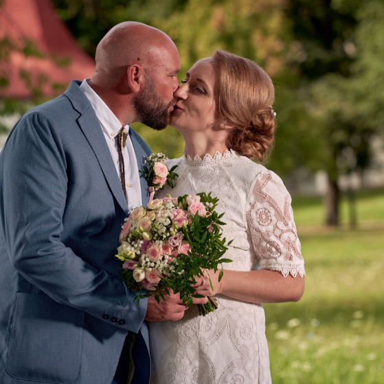Svadobny fotograf a kameraman SVADOBNÉ VIDEO. Fotograf kameraman na svadbu Bratislava Banská Bystrica Сelé Slovensko svadobný kameraman