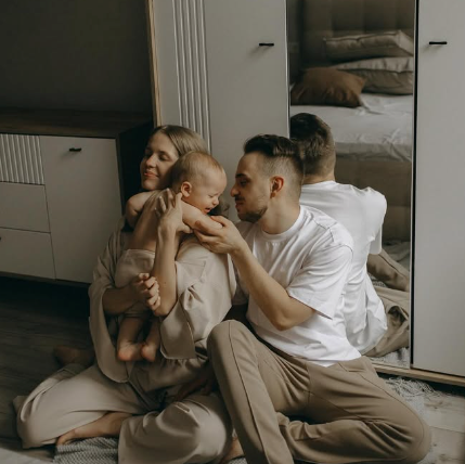 Contact. Baby and family photographer in Berlin Vera S