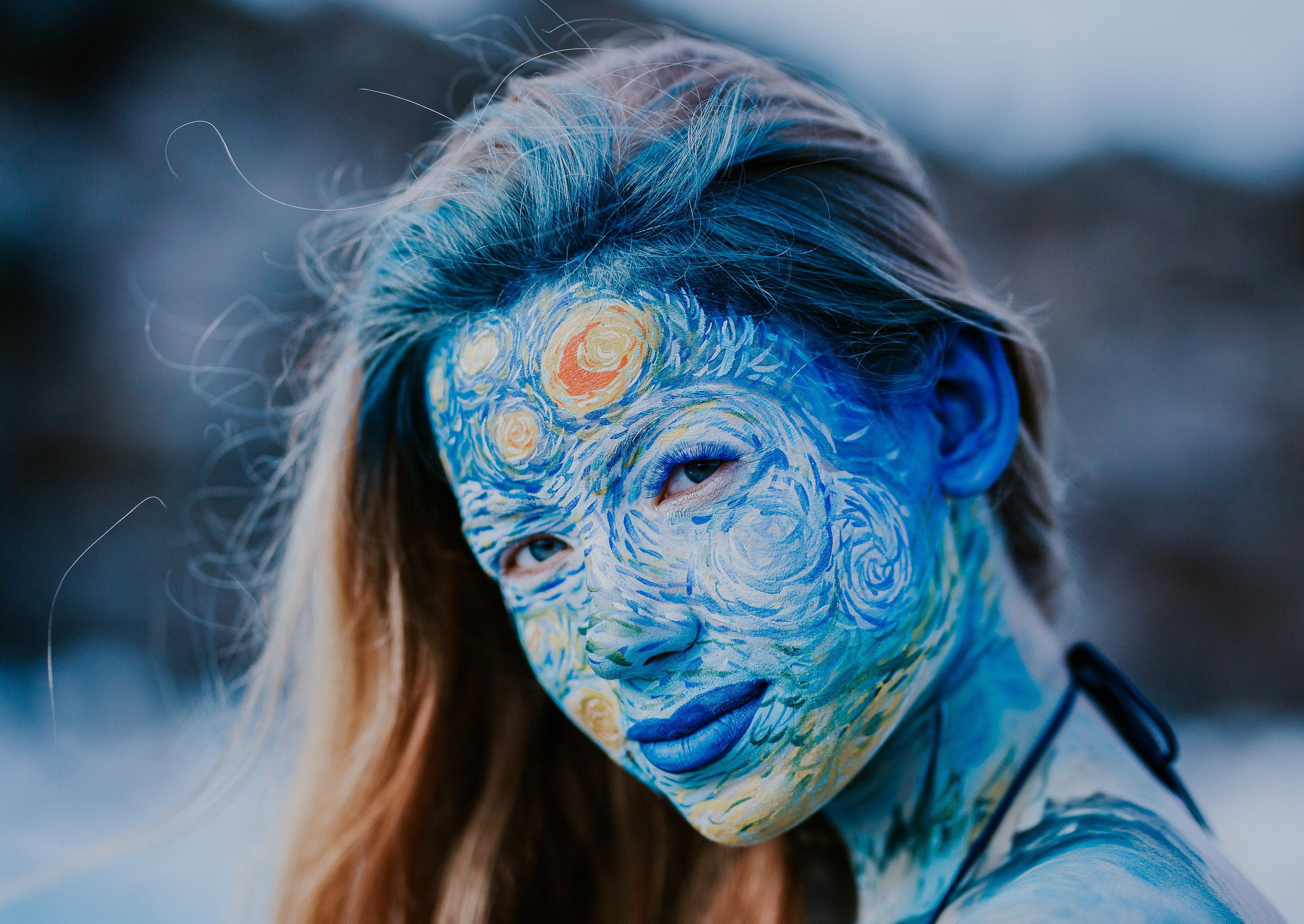 Goddess photo sessions in Iceland, crowns, creative photography in Iceland, Goddess themes photo session, woman in blue dress, face painting