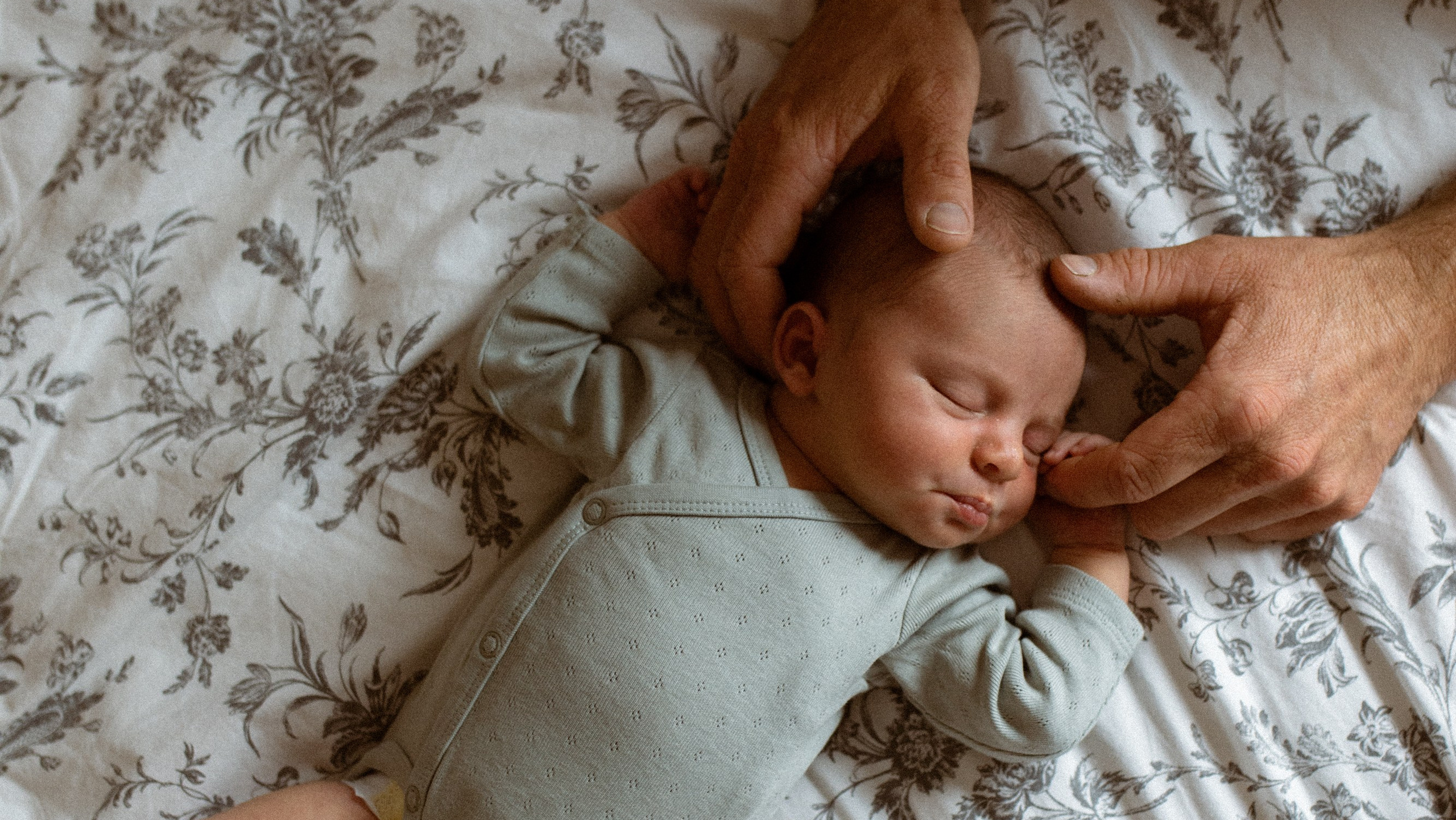 Newborn Fotoshooting ohne Stress?f. Hochzeitsfotograf und Familienfotograf in Neustadt an der Weinstraße, Haßloch, Ludwigshafen, Speyer und Landau - Ekaterina Seoud