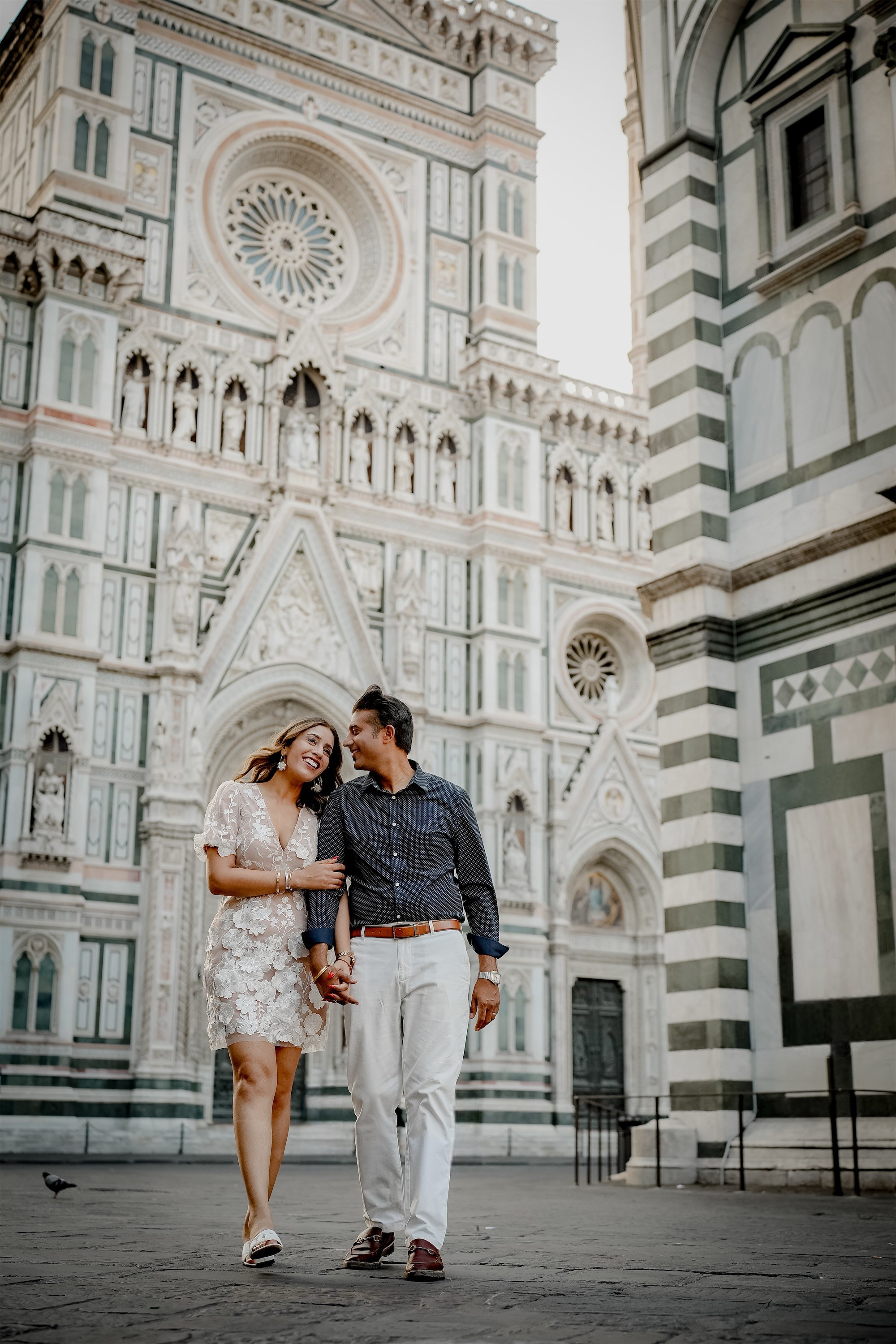 Classic Photoshoot Duomo & pz Michelangelo. Wedding Photographer in Italy