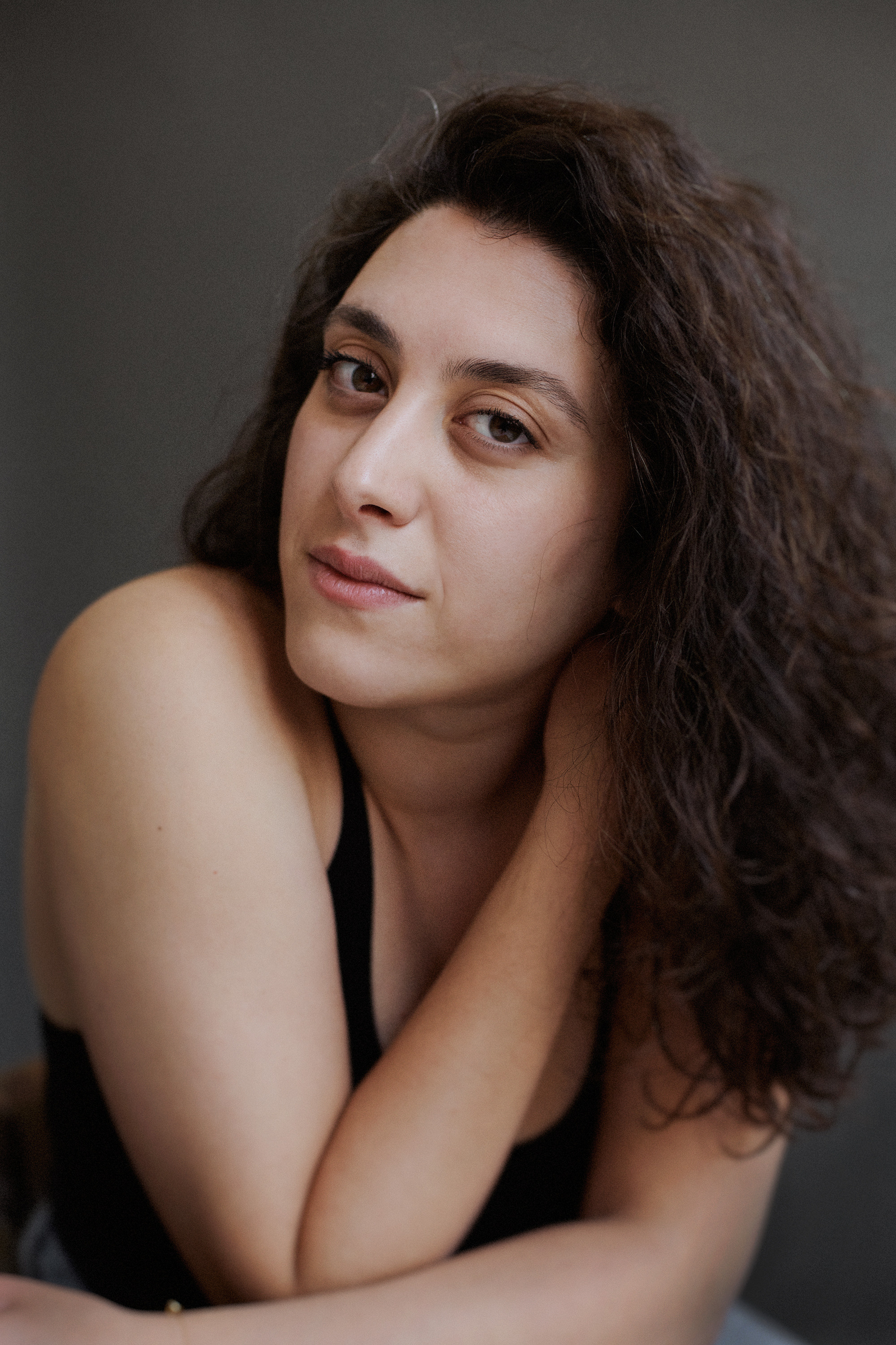 Actrice Headshots, prachtige Eirini in Amsterdam foto studio, door Victoria Ushkanova