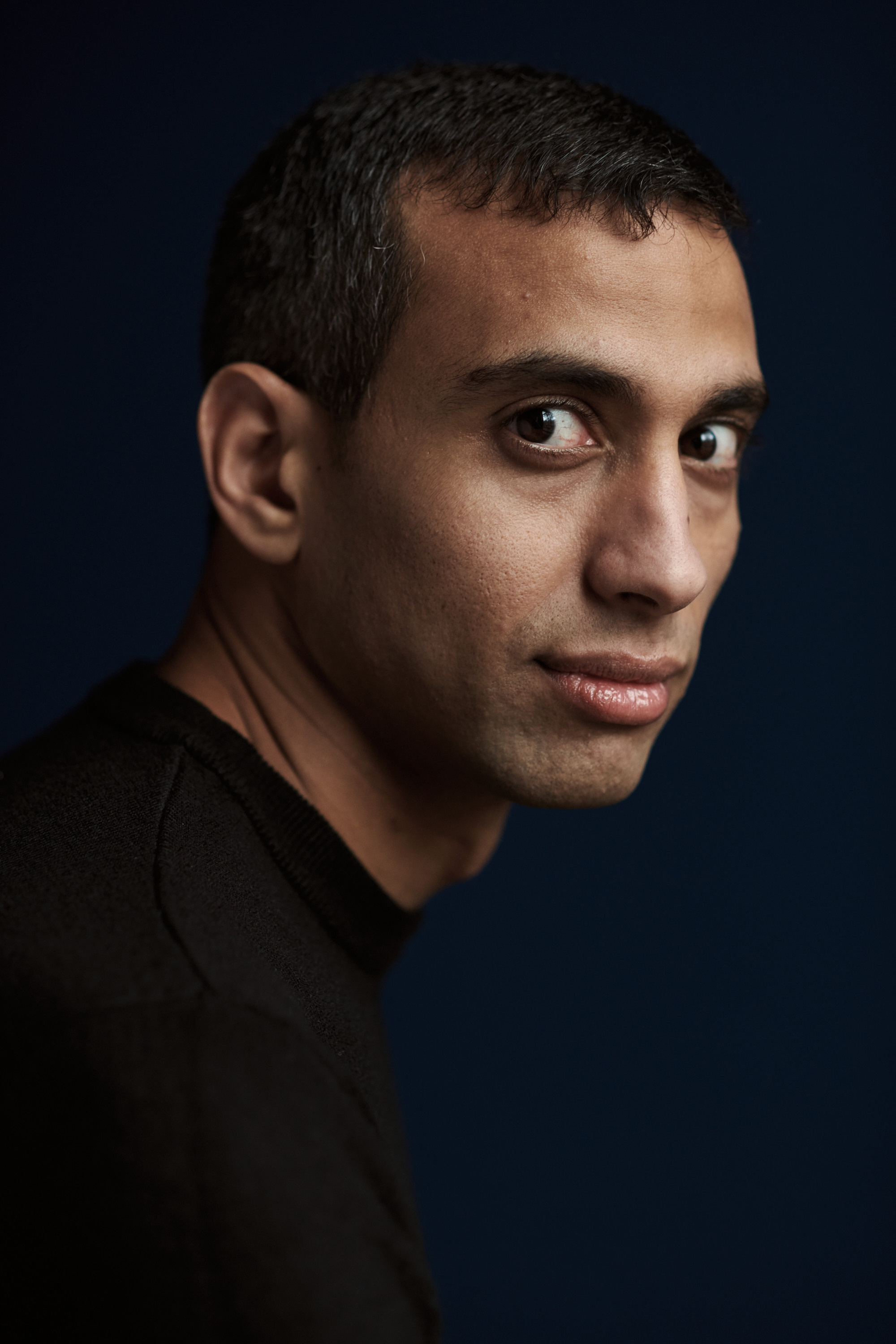 Portretfotografie in studio Amsterdam, een schrijver van Netflix