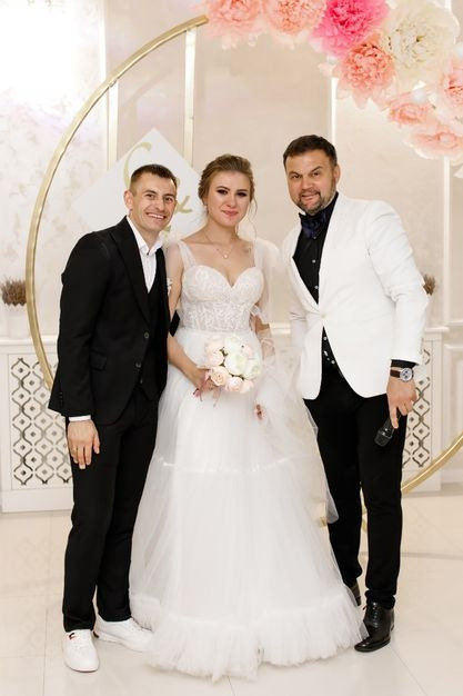 Servicii de Moderator,Dj,Lumini,Fum greu,Foto și video,Iepurasii de aur,Show programe la Chișinău și în afară țării.                                                                                          Услуги Ведущего,Диджея,Свет,Тяжелый дым,Фото и видео,Зеркальные кролики,Шоу программа в Кишиневе и по всему миру.    Viber,Whatsapp,Telegram:+37379886716.                                     