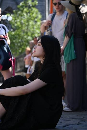 Lifestyle & Travel Portrait photography in Paris Shyl