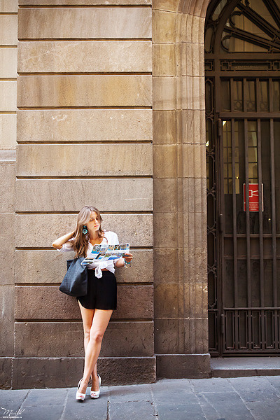 Street style photo shoot in Barcelona. Photographer in Barcelona Spain Maslik Yulia