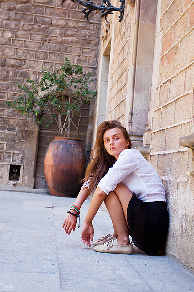 Street style photo shoot in Barcelona. Photographer in Barcelona Spain Maslik Yulia