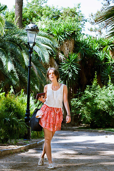 Street style photo shoot in Barcelona. Photographer in Barcelona Spain Maslik Yulia