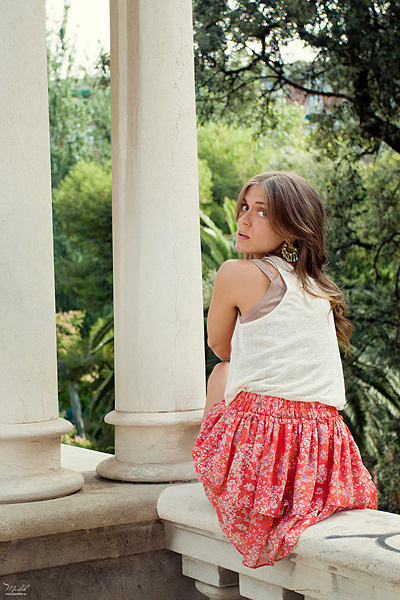 Street style photo shoot in Barcelona. Photographer in Barcelona Spain Maslik Yulia