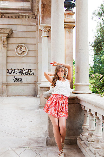 Street style photo shoot in Barcelona. Photographer in Barcelona Spain Maslik Yulia