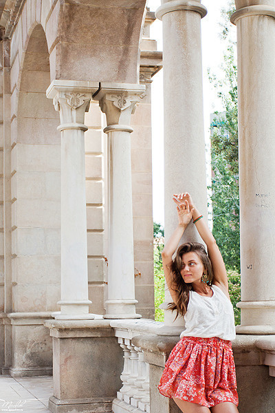 Street style photo shoot in Barcelona. Photographer in Barcelona Spain Maslik Yulia