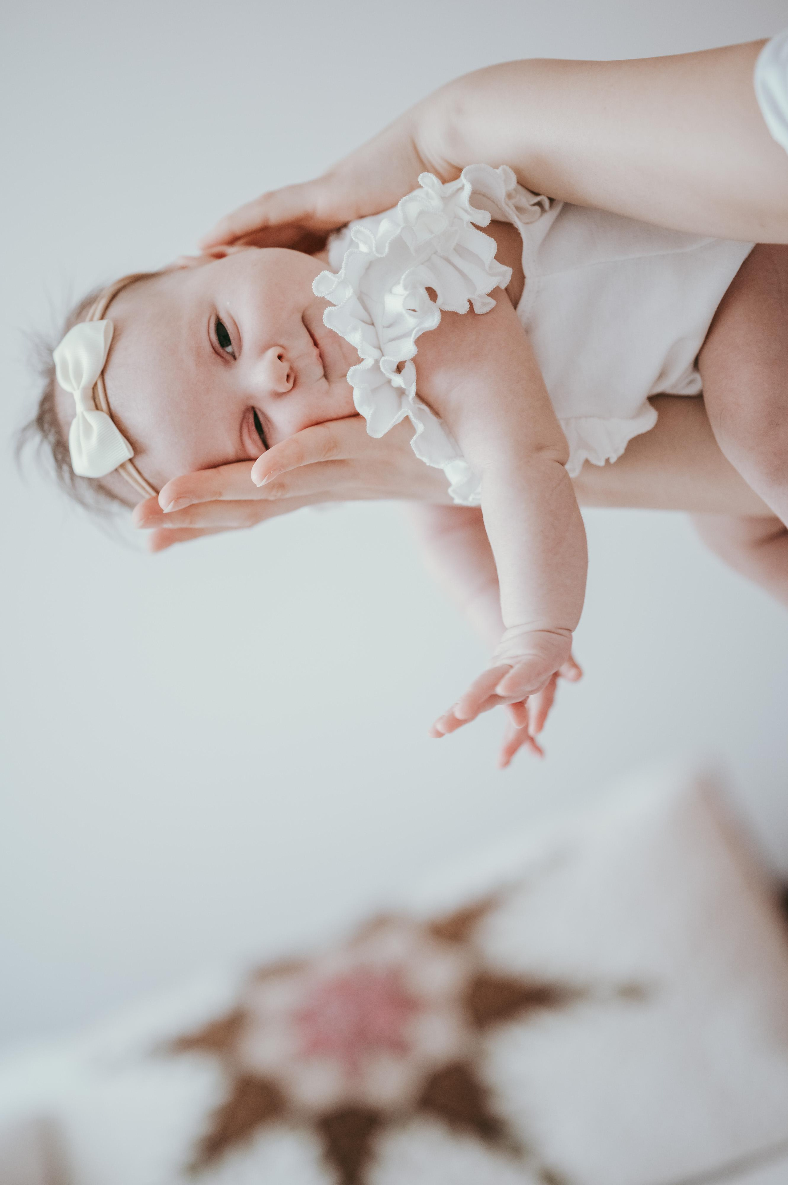 FOTOGRAFISANJE BEBA KOD KUCE. Deciji i porodicni fotograf u Beogradu Oksana Skendzic