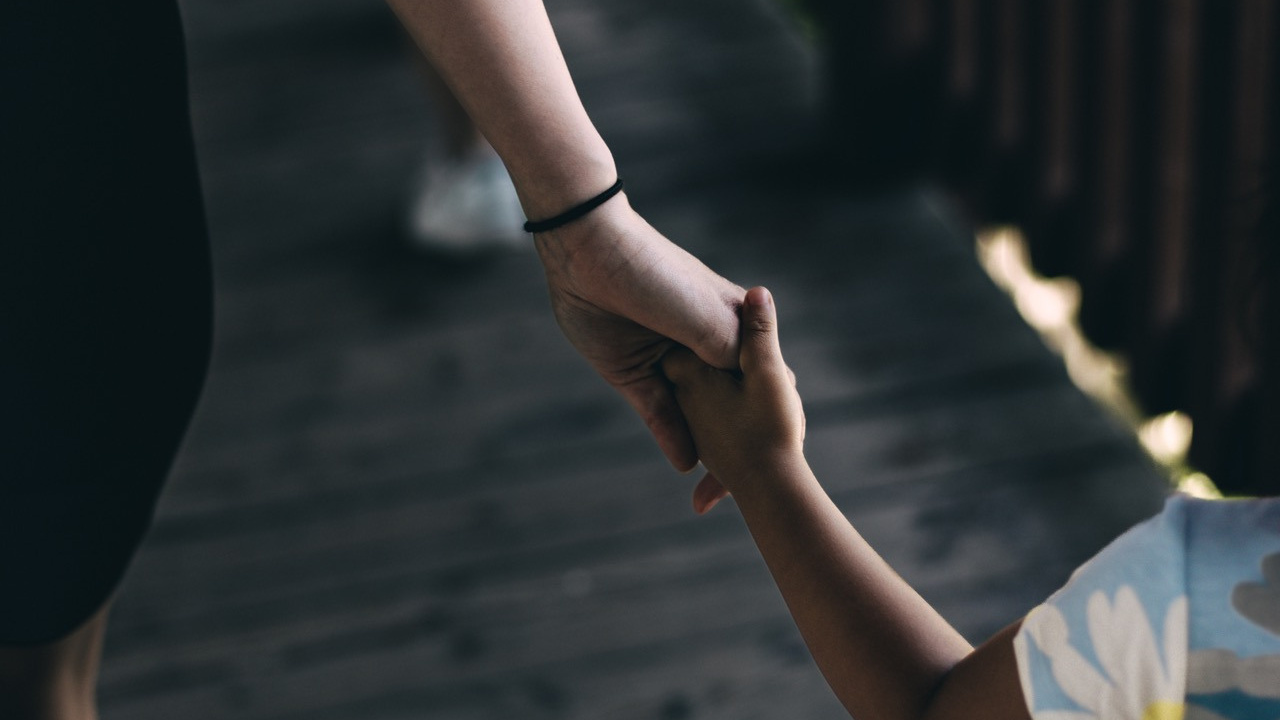 Víra v cokoliv, co ti pomáhá je síla, která tě drží nad vodou, i když se topíš. Dana Lišková — Empathetic Photographer | Introspective Artist |Neurodivergent Coach | Founder of Artepy.cz