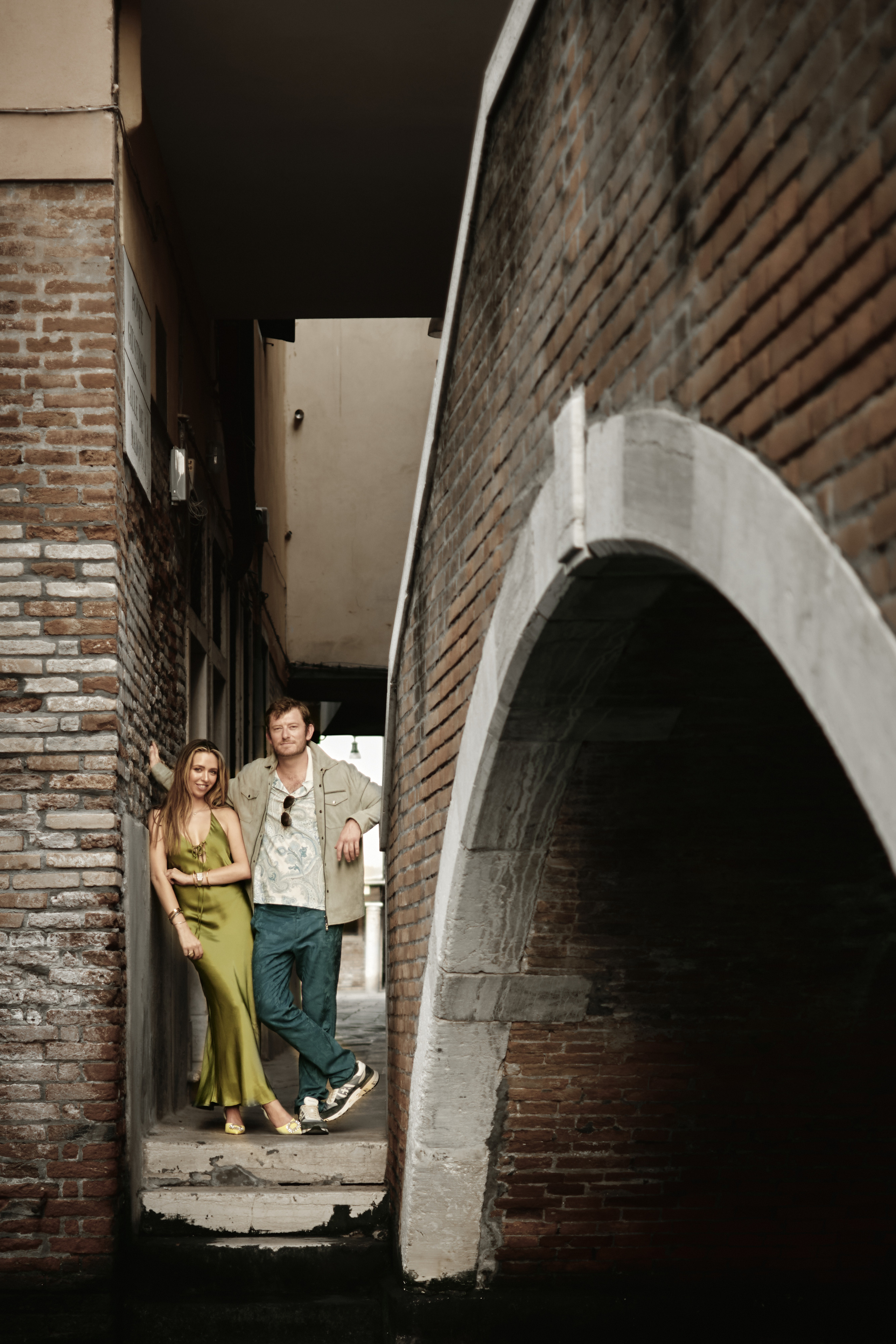 Venice, with its narrow streets and timeless charm, provided the perfect backdrop for this couple's photoshoot. Their love and laughter brought life to the city, creating a story that will be treasured for a lifetime.May their laughter echo through the streets of Venice, reminding them of the joy they experienced during that magical photoshoot.