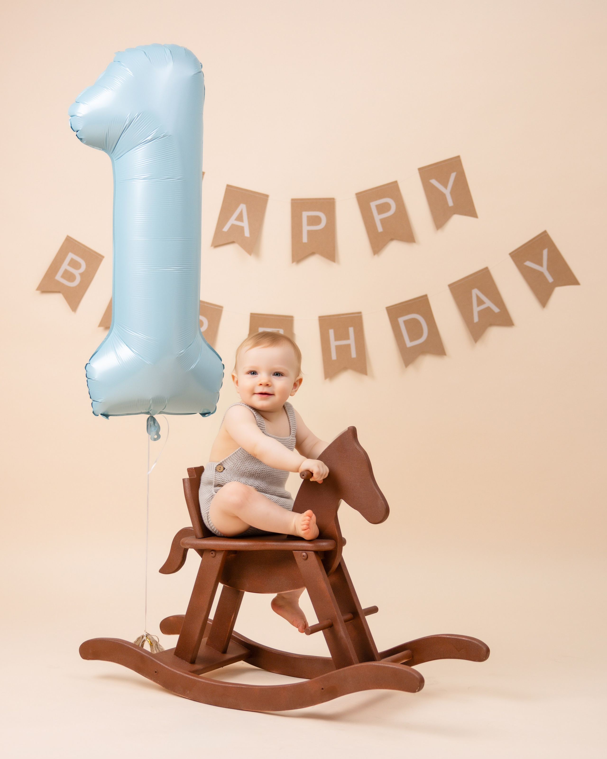 Children’s Birthday & Cake Smash Photoshoot in Dresden | Modern Kids Studio Photography. Family & Maternity Photographer in Dresden Tatiana Mudryak