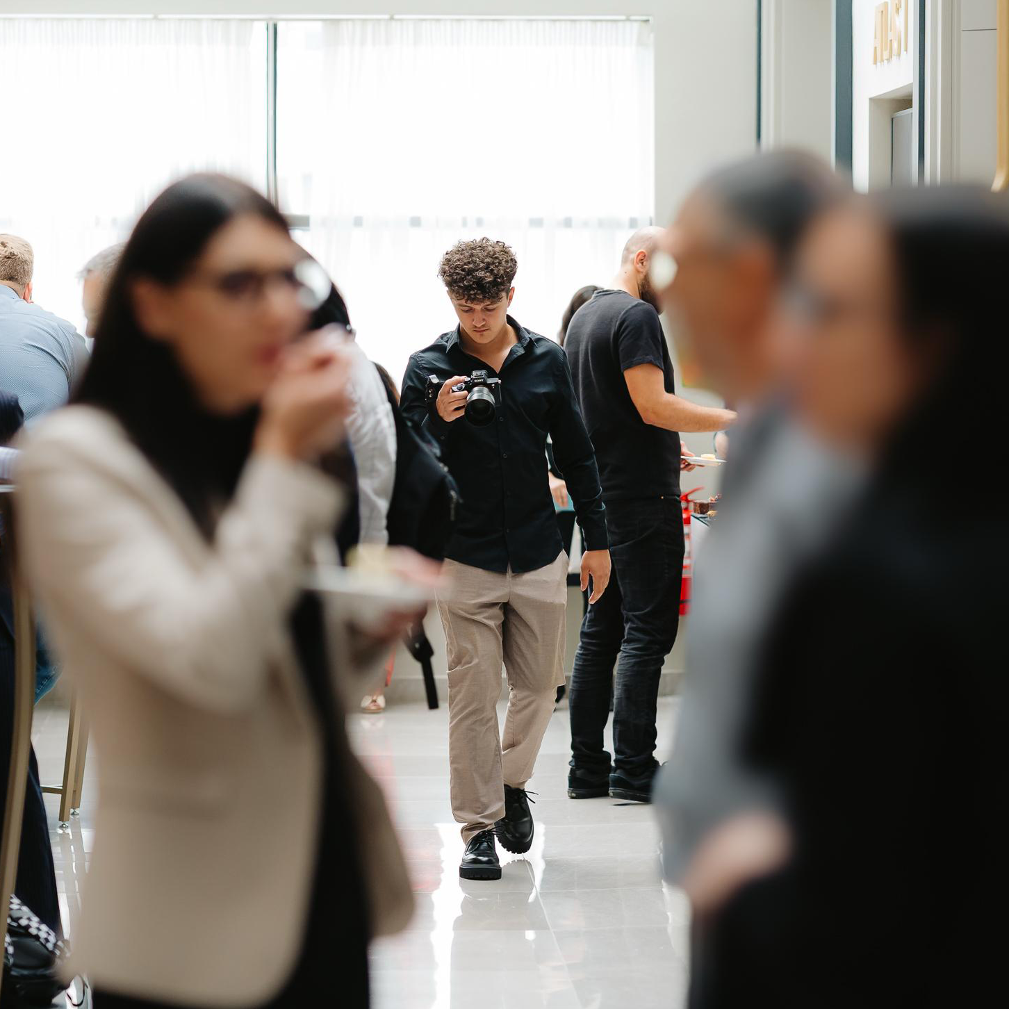 Contact. Fotograf profesionist Bucuresti - Tudor Banescu