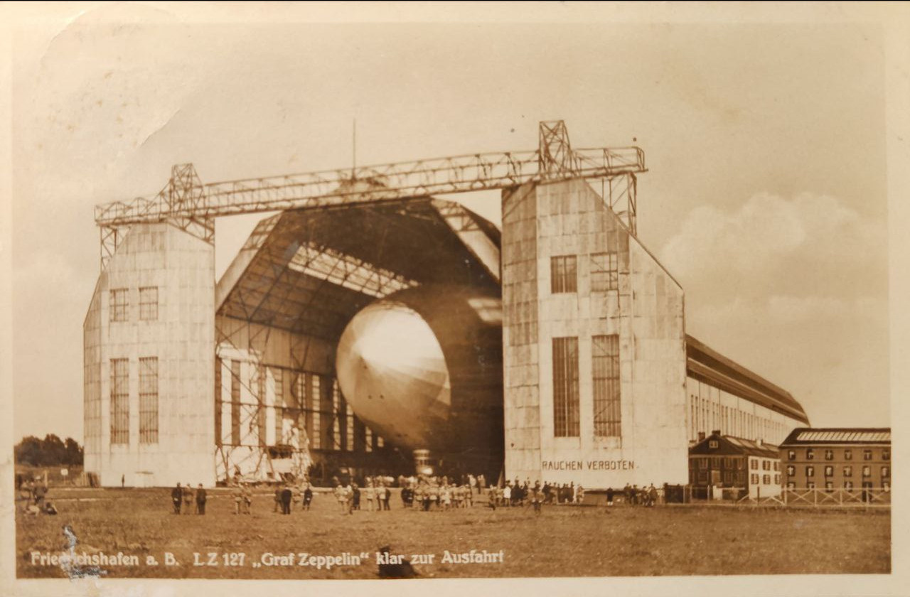 Stara pocztówka: sterowiec „Graf Zeppelin” i historia lotnictwa. Fotografka, kolekcjonerka starych pocztówek i twórczyni opowieści na styku przeszłości i życia osobistego. Irina Dainakova