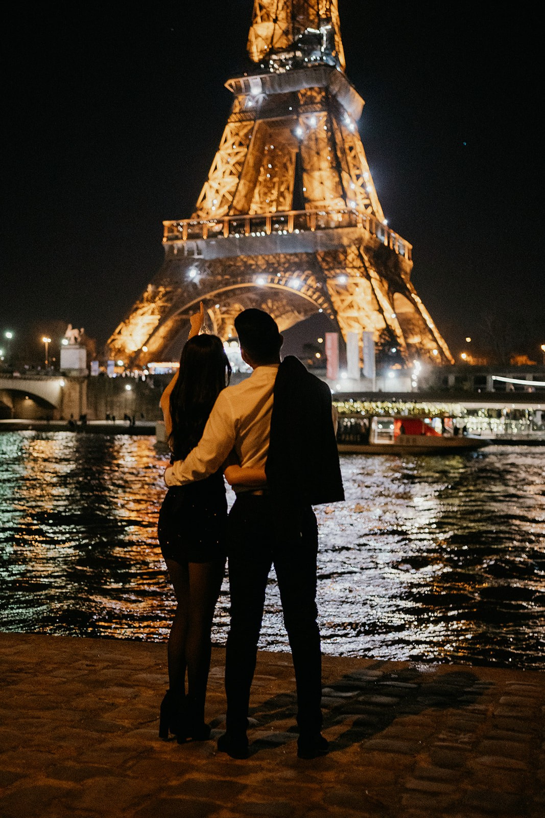 Romantic Photoshoot Ideas in Paris. Photographer in Paris Yulia Shkadina | Couples, engagement, pre-wedding, individual photo-shoots in Paris at the best locations