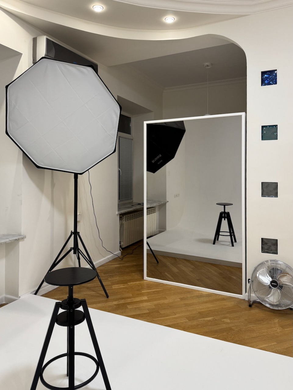 Monolab Self-Portrait Studio Գրանցվեք ֆոտոսեսիայի առանց լուսանկարչի