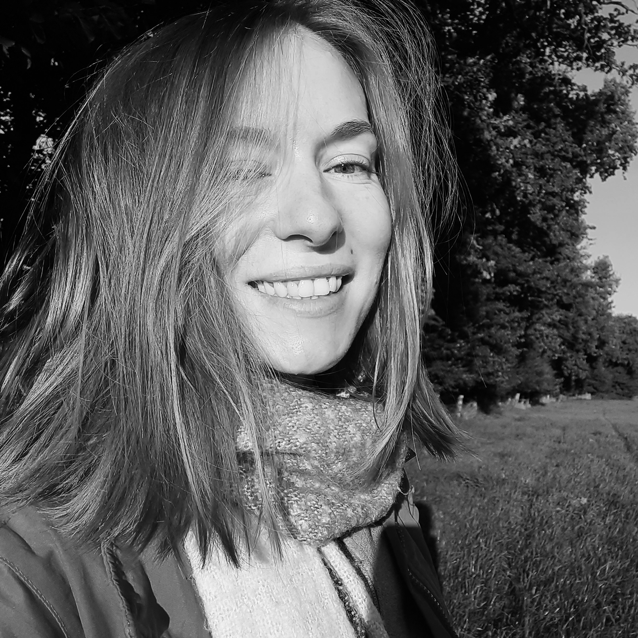 Bio\Contacts. Documentary photographer, visual artist based in Germany