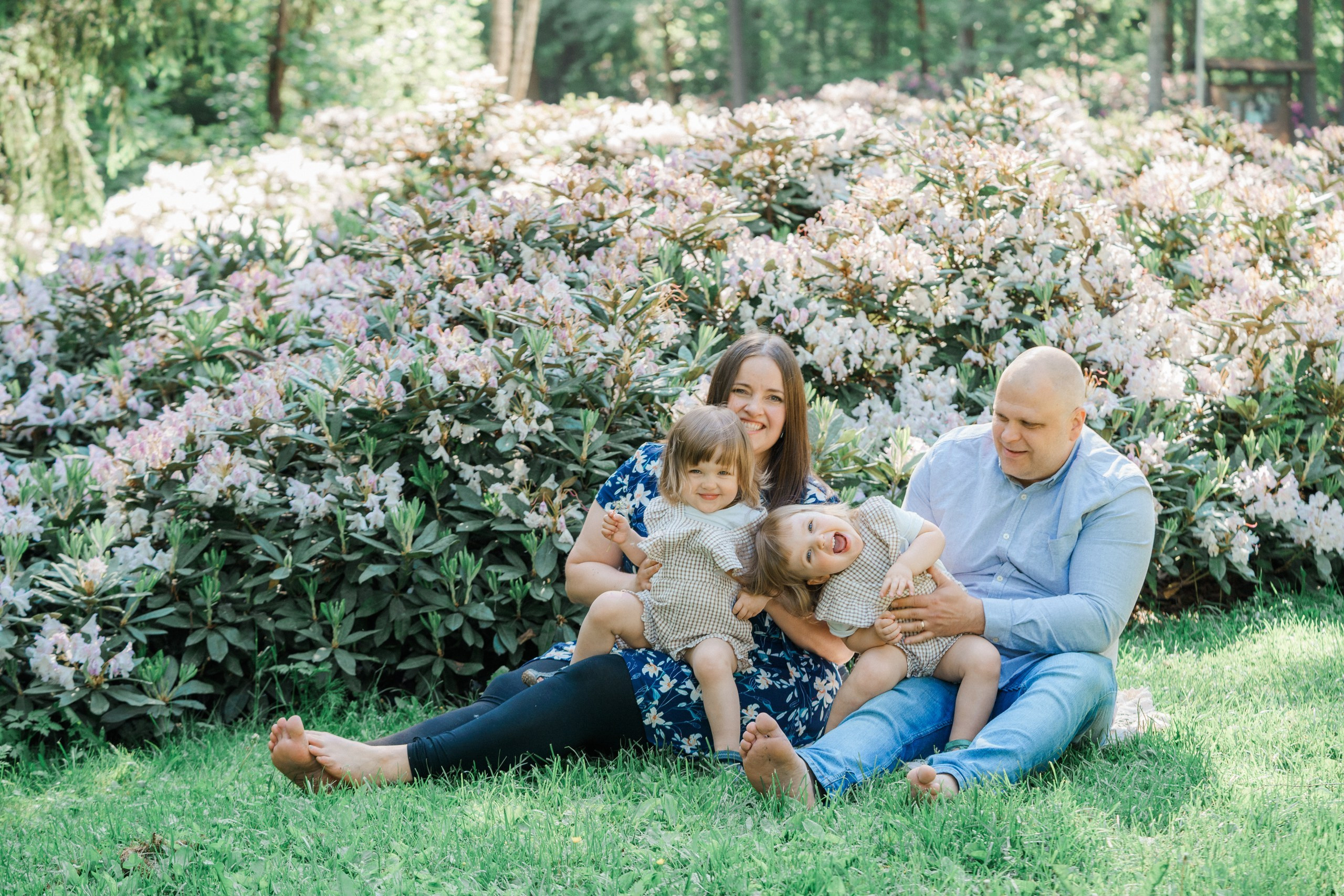 Kaksosten kuvaus Alppiruusupuistossa