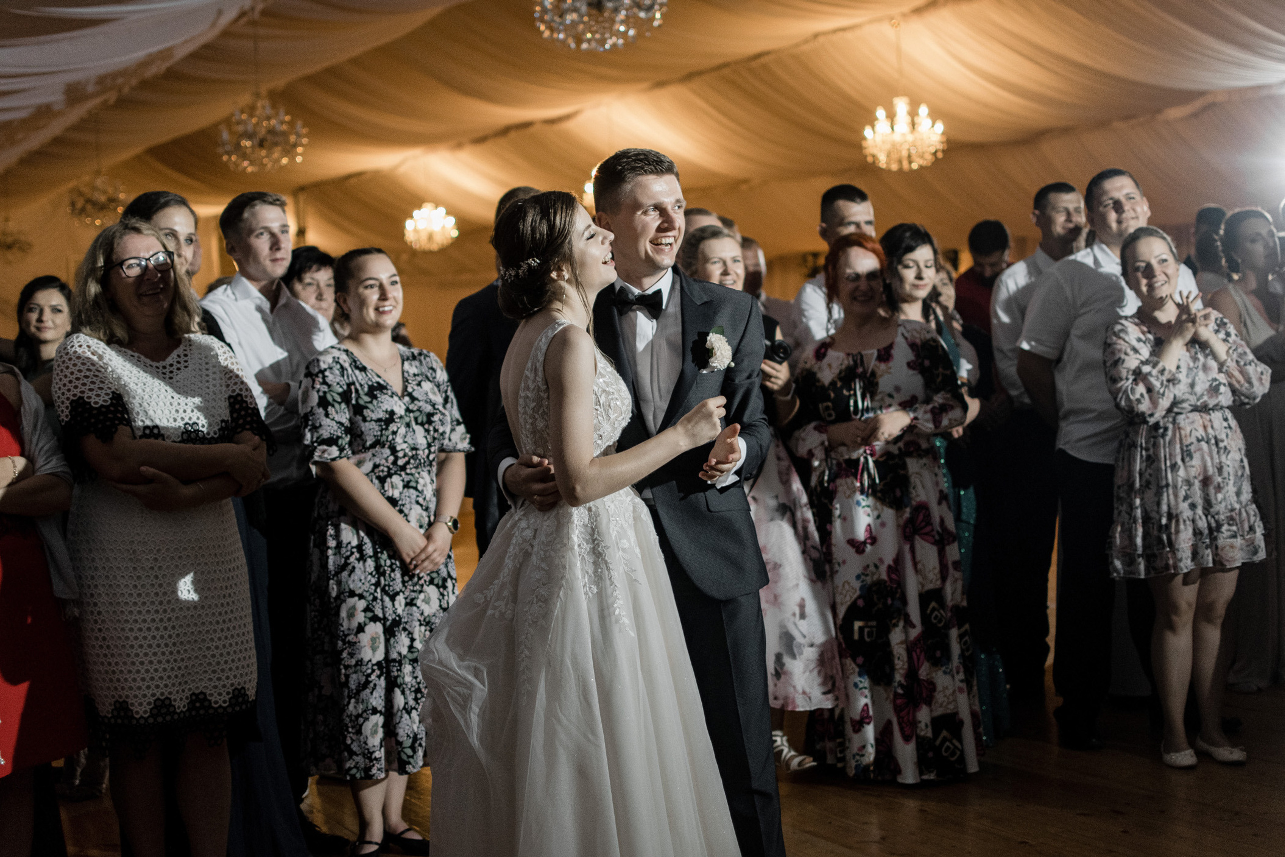 Namiot, emocje, rodzina, przyjaciele